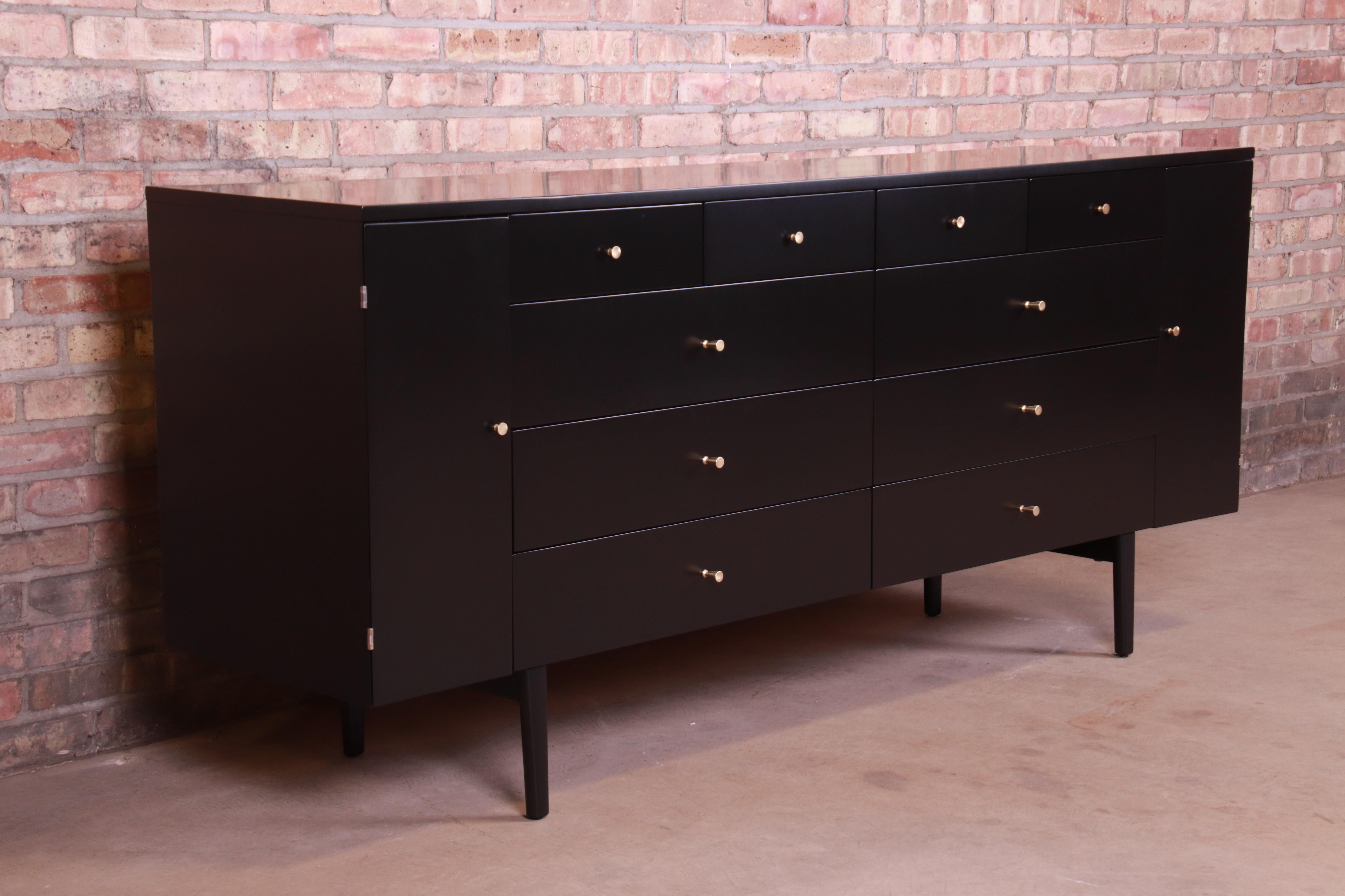 Paul McCobb Planner Group 20-Drawer Dresser or Credenza, Newly Restored In Good Condition In South Bend, IN