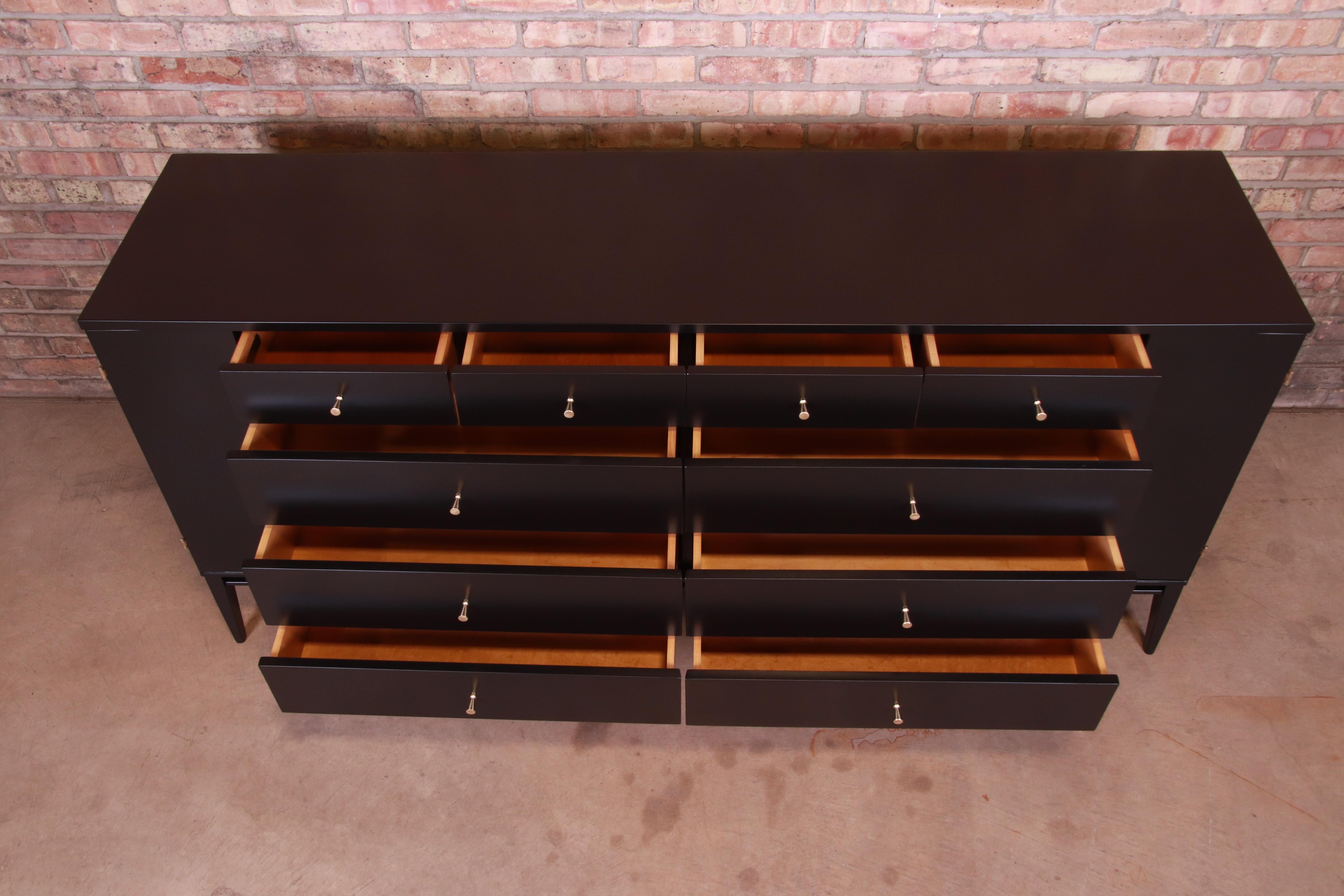 Mid-20th Century Paul McCobb Planner Group 20-Drawer Dresser or Credenza, Newly Restored