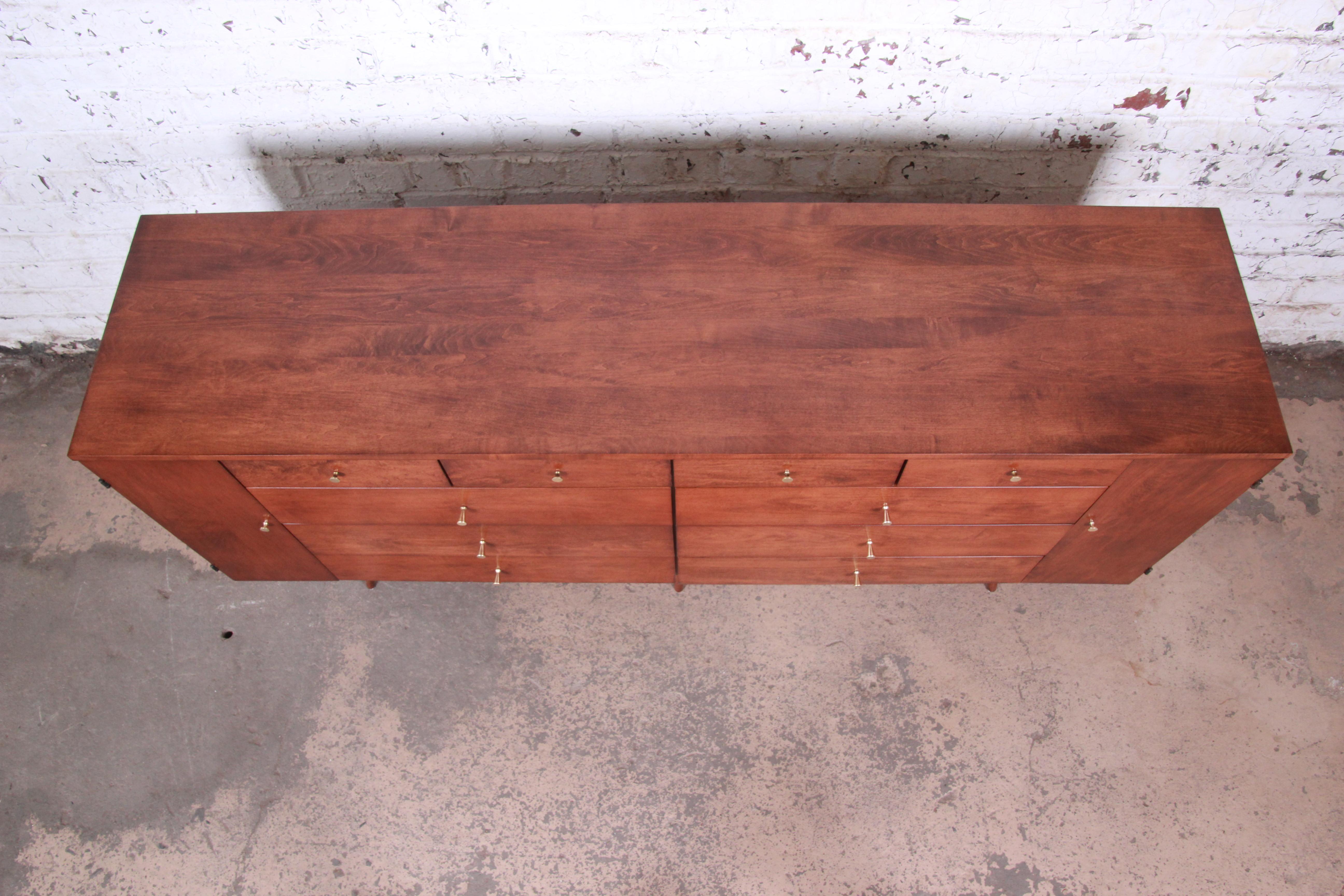 Mid-20th Century Paul McCobb Planner Group 20-Drawer Dresser or Credenza, Newly Restored For Sale