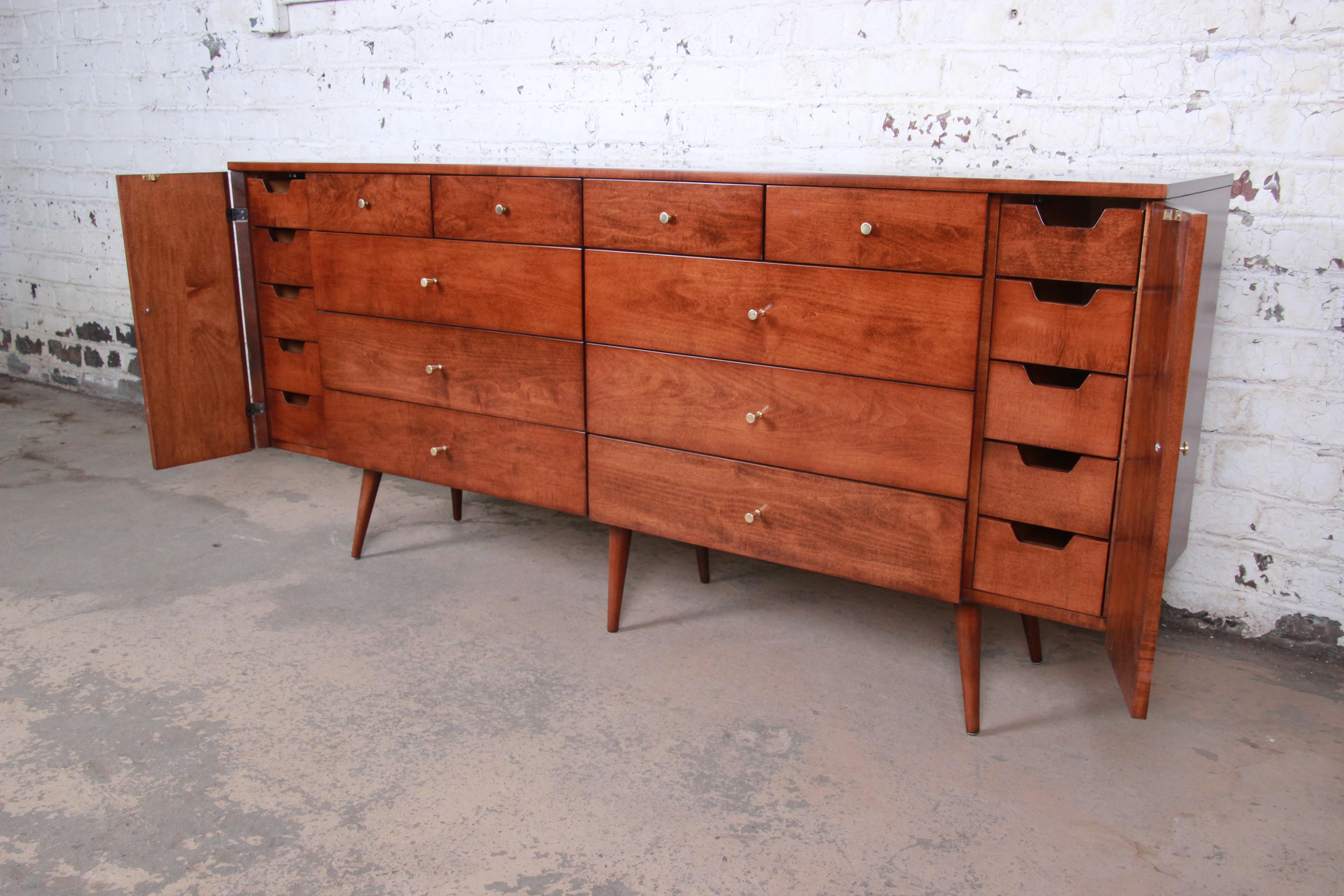 Paul McCobb Planner Group 20-Drawer Dresser or Credenza, Newly Restored For Sale 1
