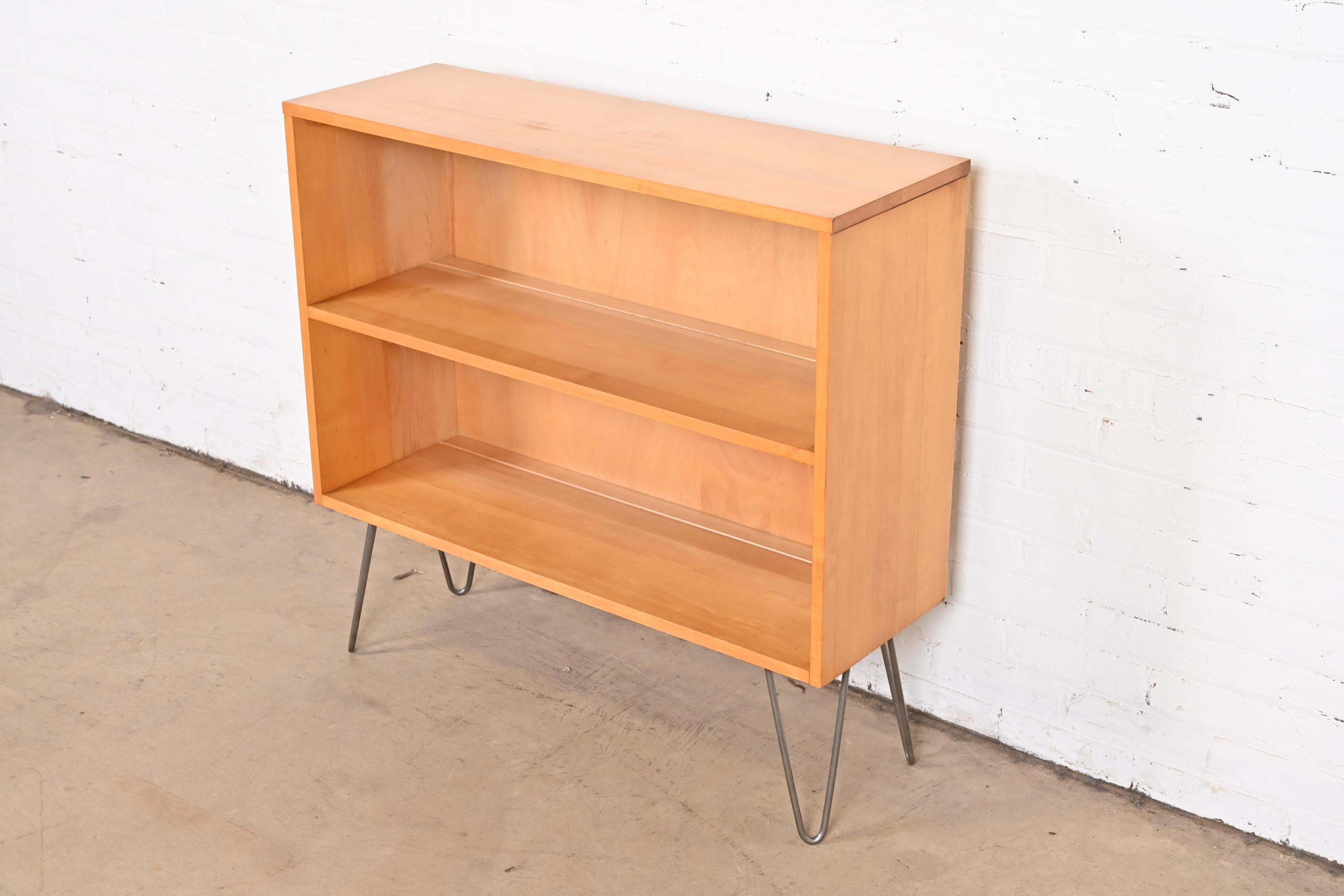 American Paul McCobb Planner Group Birch Bookcase on Hairpin Legs, 1950s For Sale