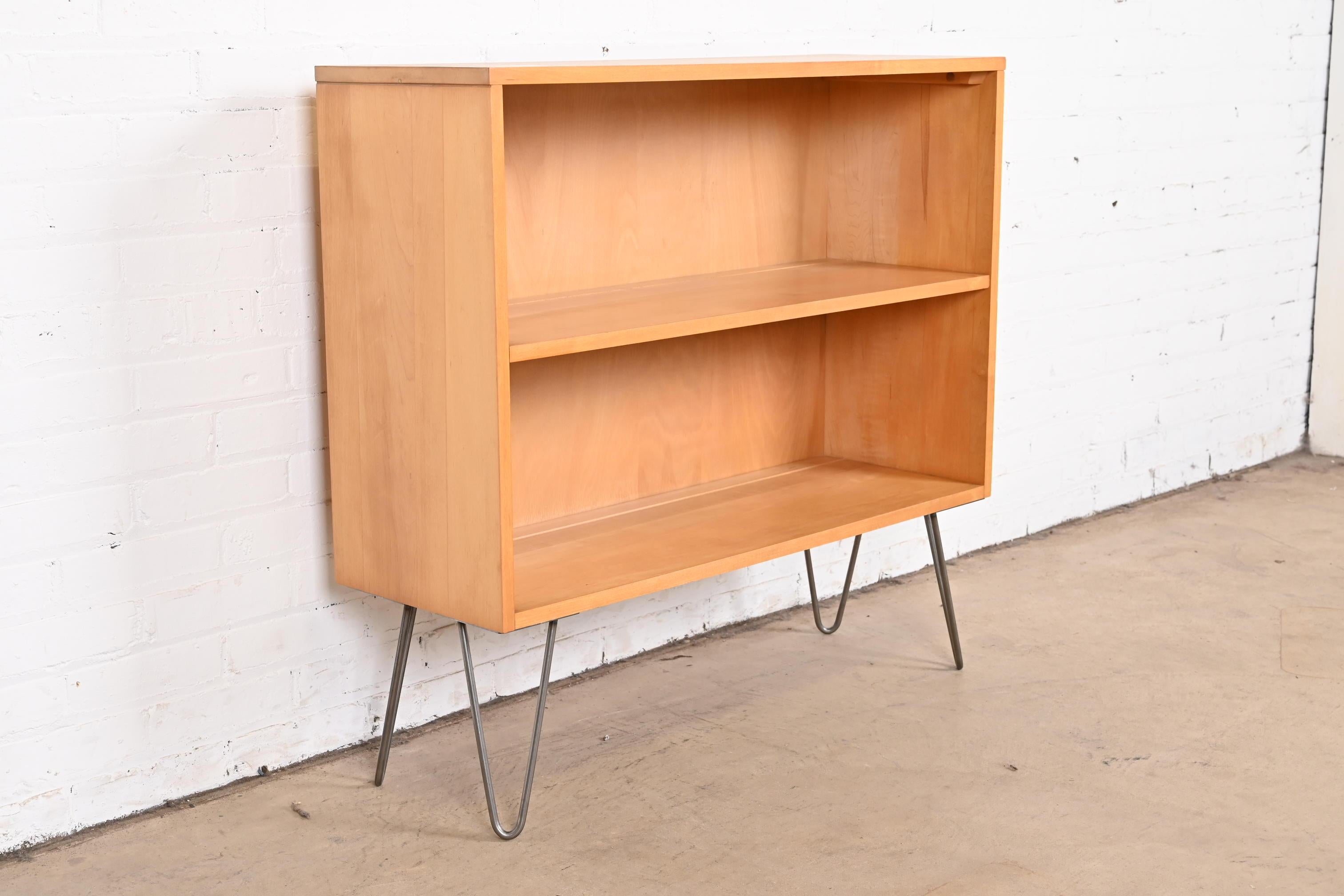 Paul McCobb Planner Group Birch Bookcase on Hairpin Legs, 1950s In Good Condition For Sale In South Bend, IN