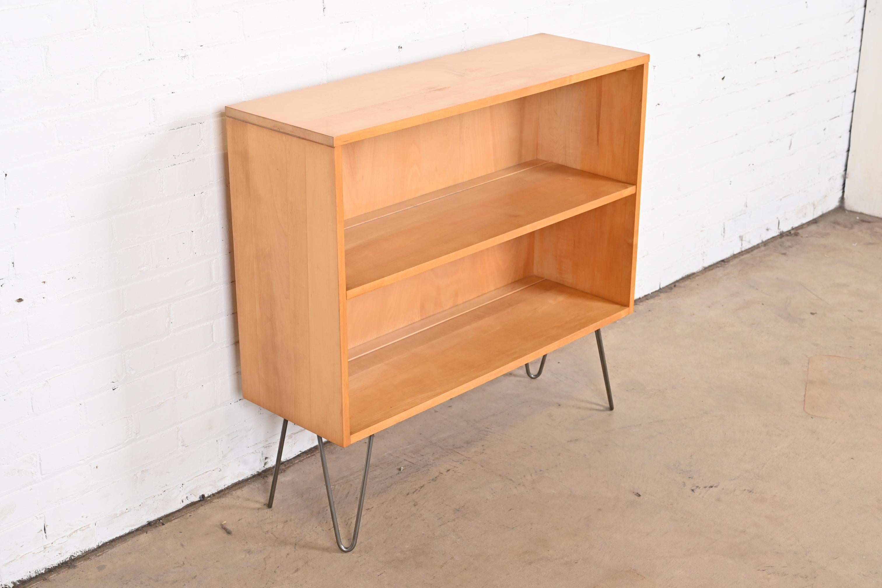 Mid-20th Century Paul McCobb Planner Group Birch Bookcase on Hairpin Legs, 1950s For Sale