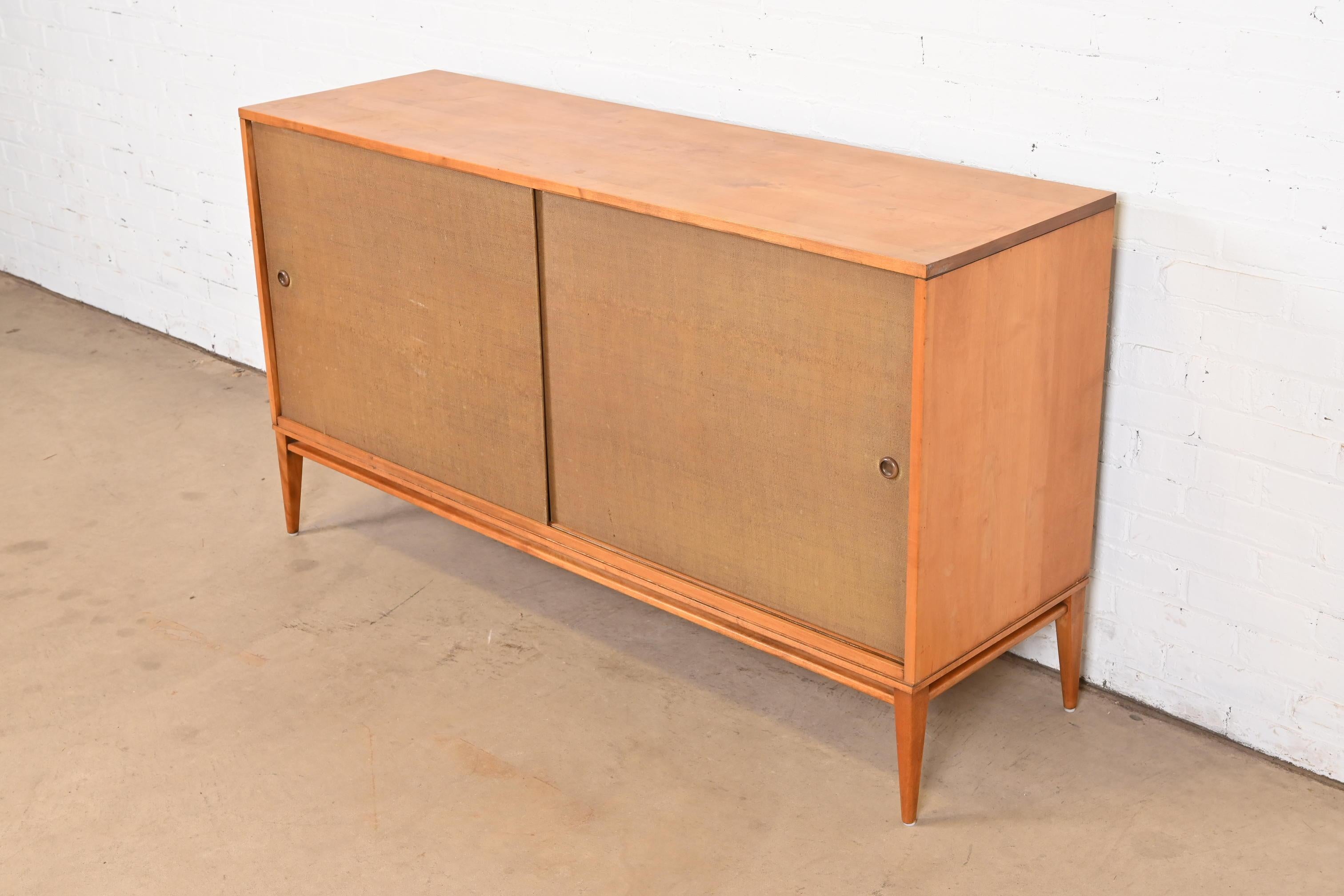 Paul McCobb Planner Group Birch Sliding Door Sideboard Credenza, 1950s In Good Condition For Sale In South Bend, IN