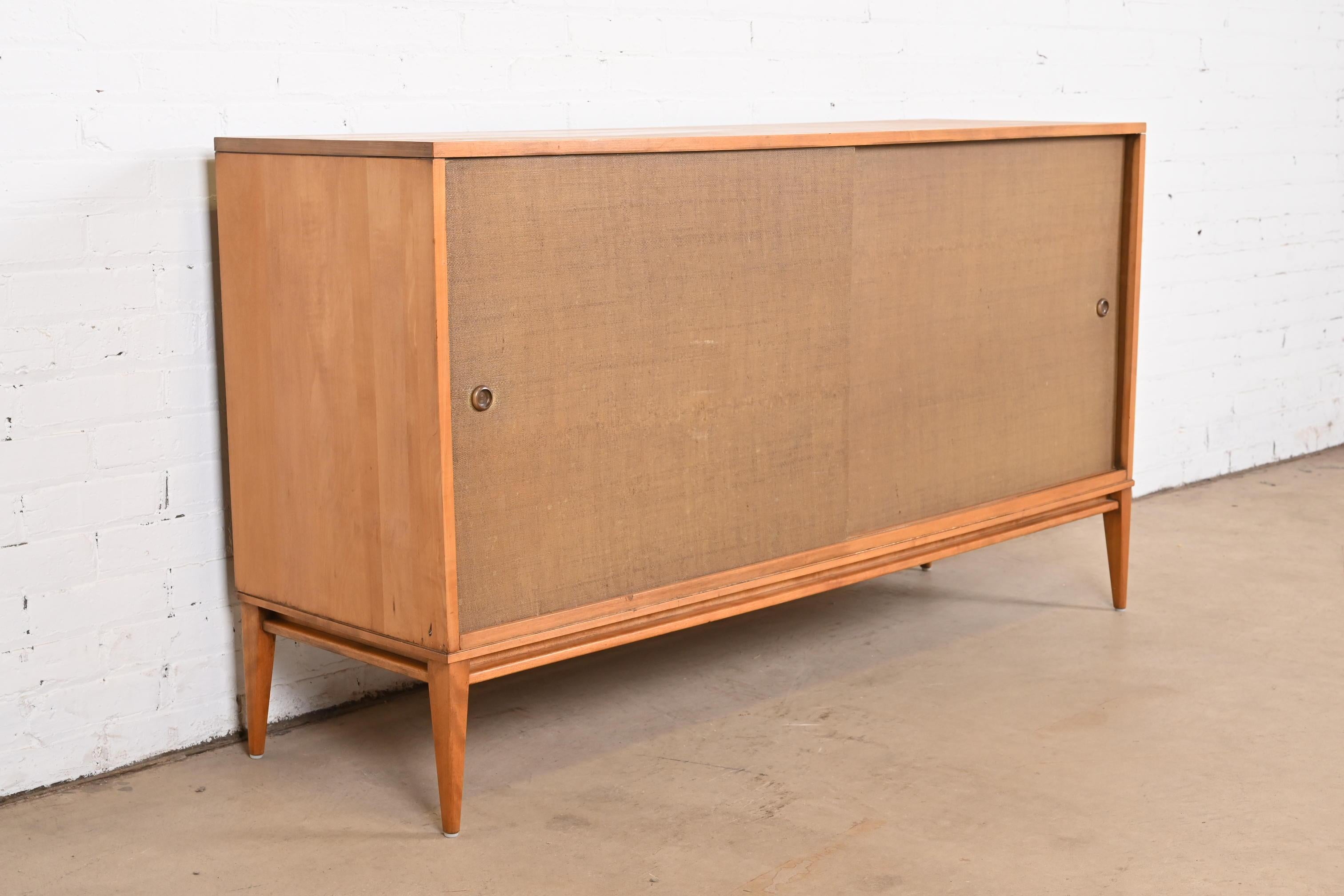 Mid-20th Century Paul McCobb Planner Group Birch Sliding Door Sideboard Credenza, 1950s For Sale