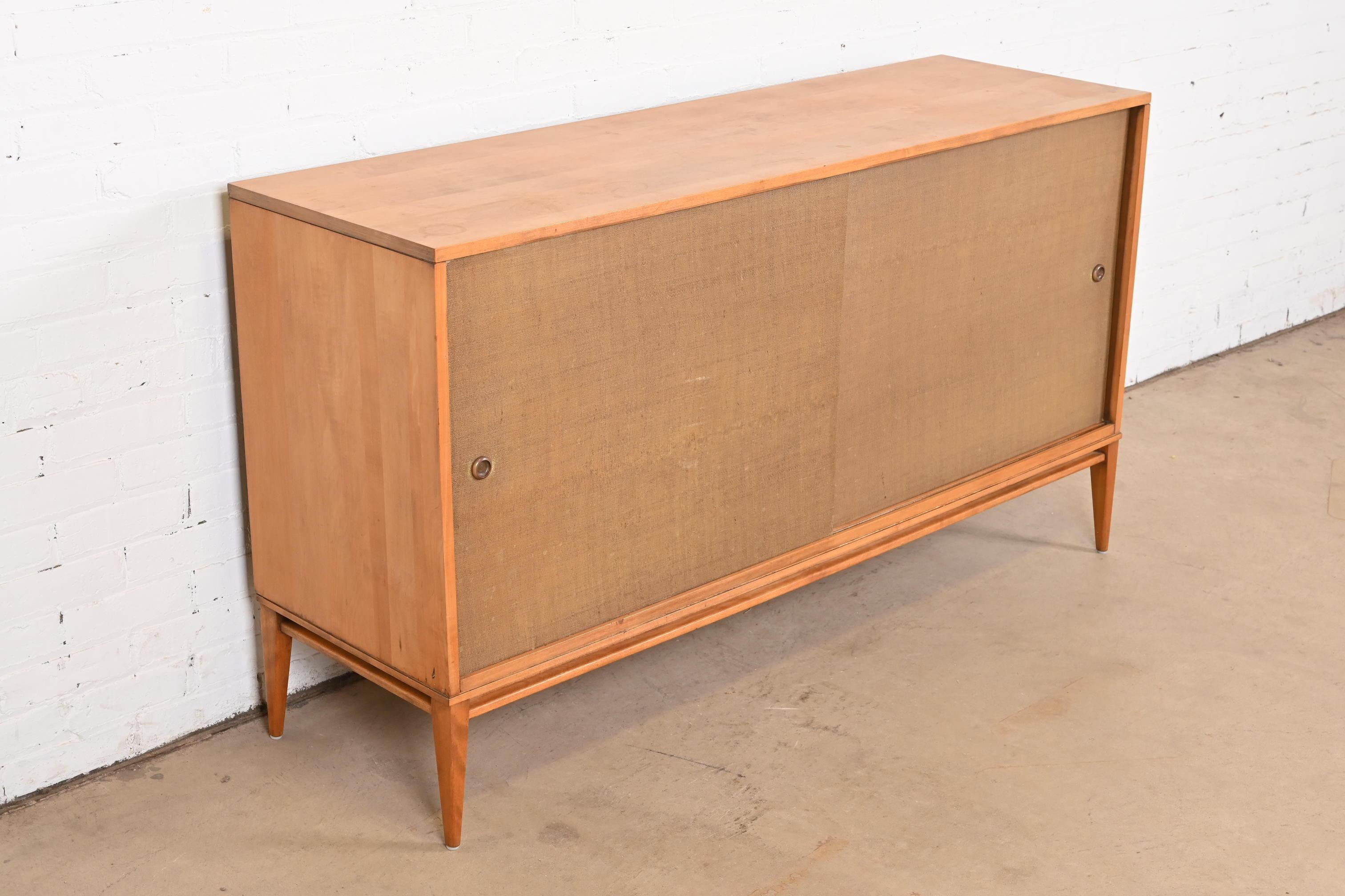Mid-20th Century Paul McCobb Planner Group Birch Sliding Door Sideboard Credenza, 1950s For Sale