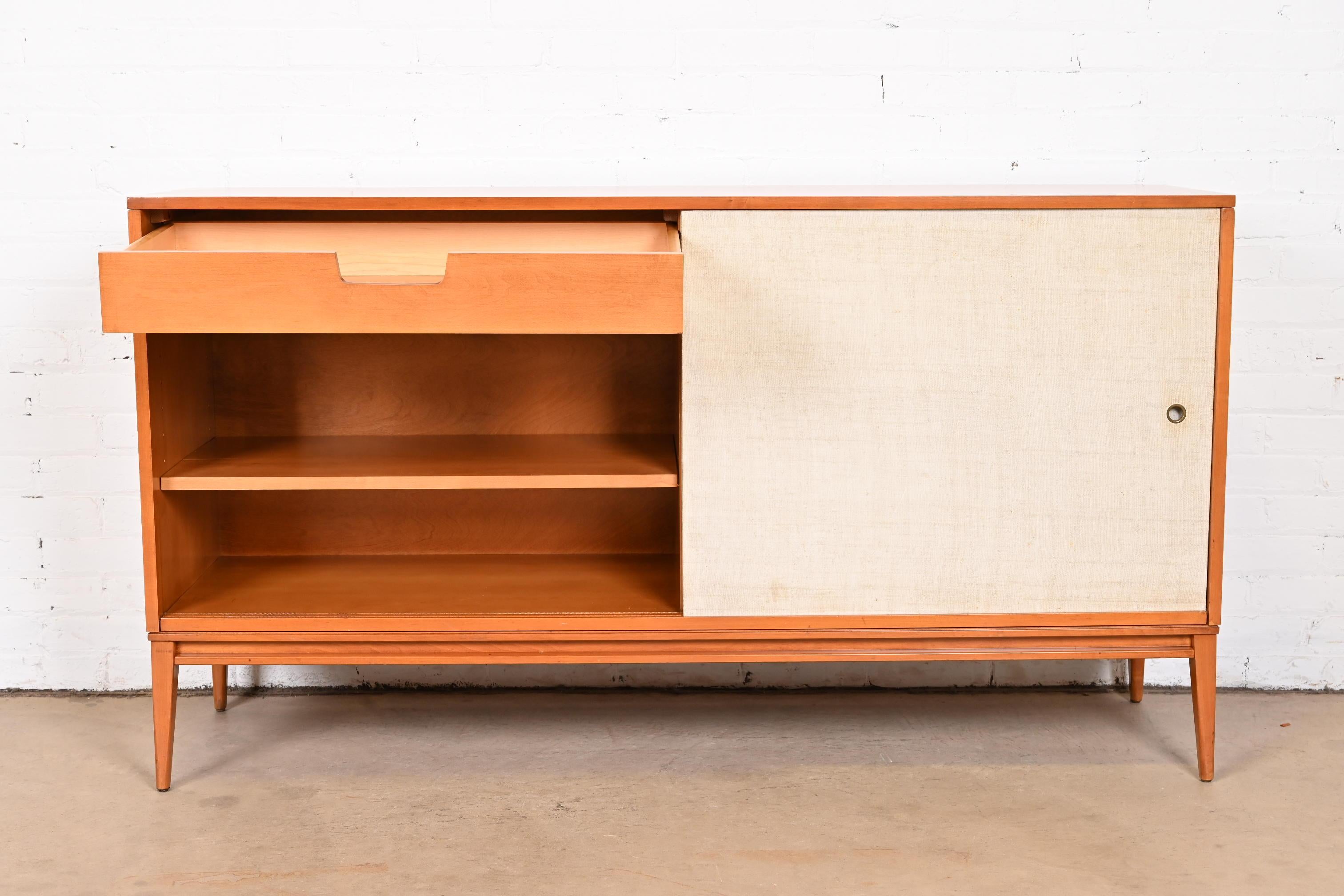 Paul McCobb Planner Group Birch Sliding Door Sideboard Credenza, 1950s In Good Condition In South Bend, IN