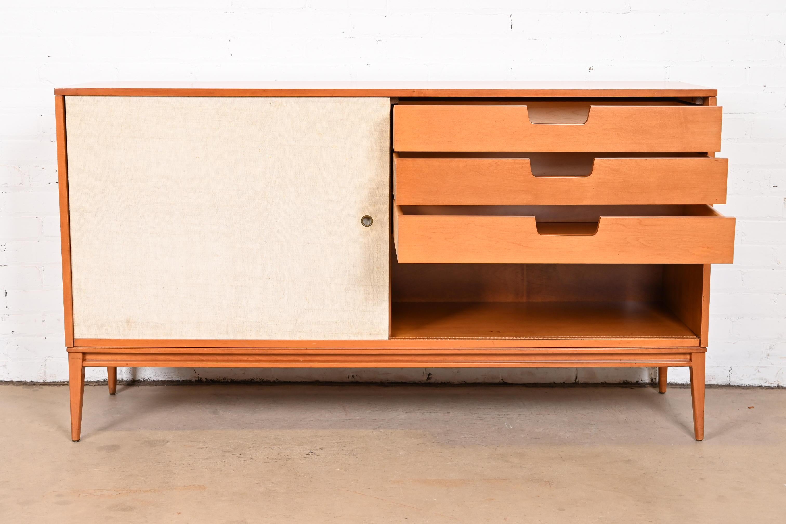 Mid-20th Century Paul McCobb Planner Group Birch Sliding Door Sideboard Credenza, 1950s