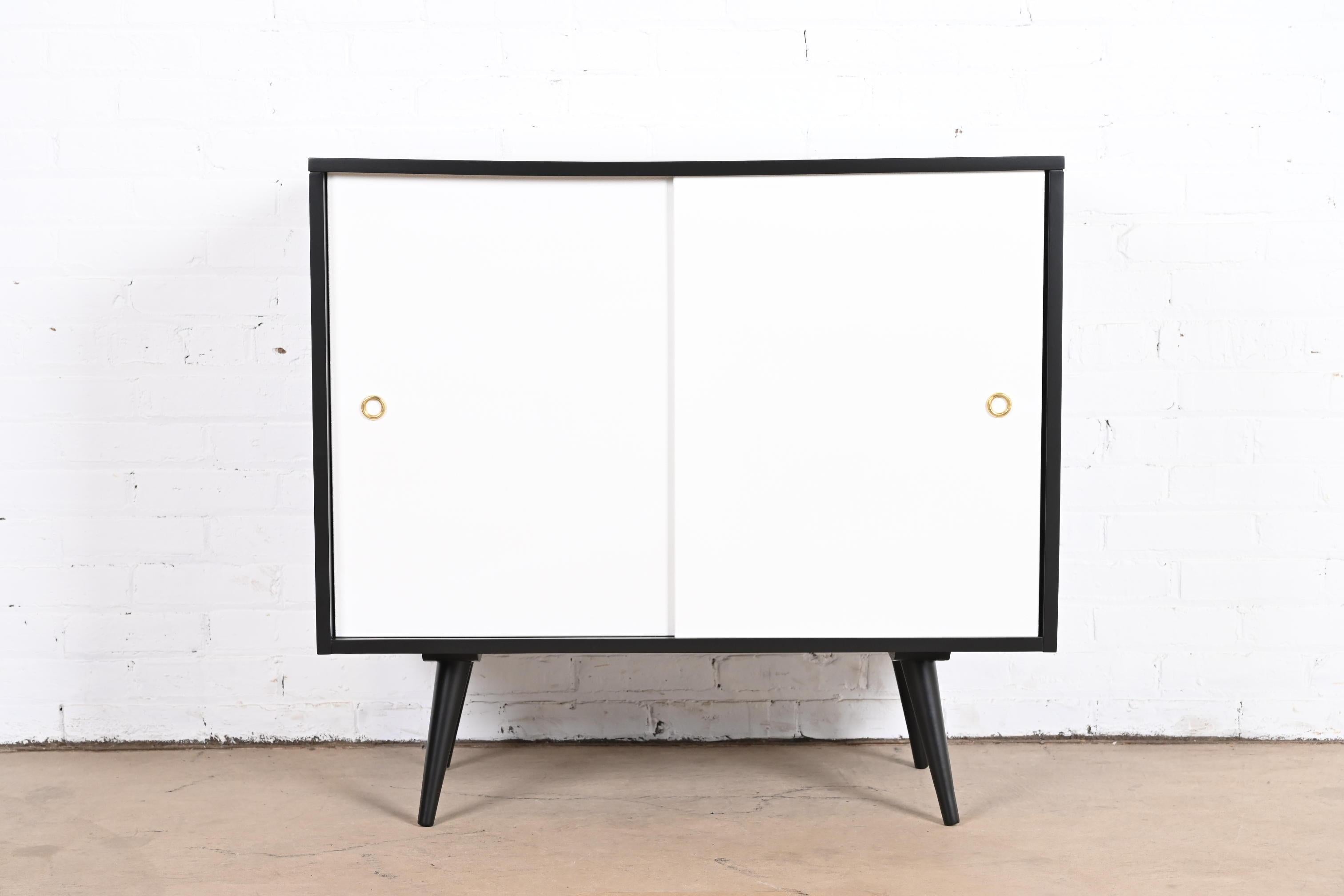 An exceptional Mid-Century Modern credenza, bar cabinet, or record cabinet

By Paul McCobb for Winchendon Furniture, 