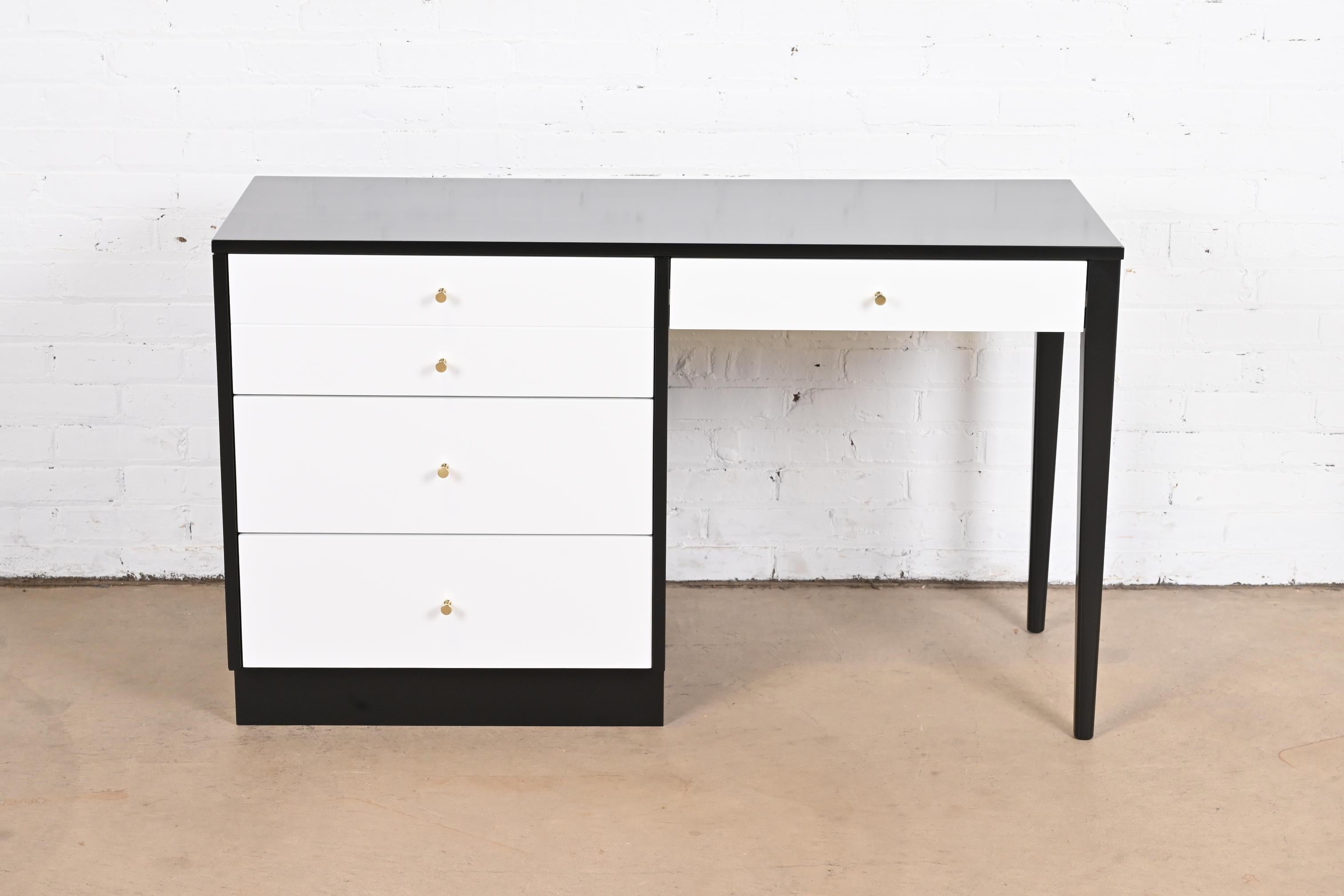 Paul McCobb Planner Group Black and White Lacquered Desk, Newly Refinished In Good Condition For Sale In South Bend, IN