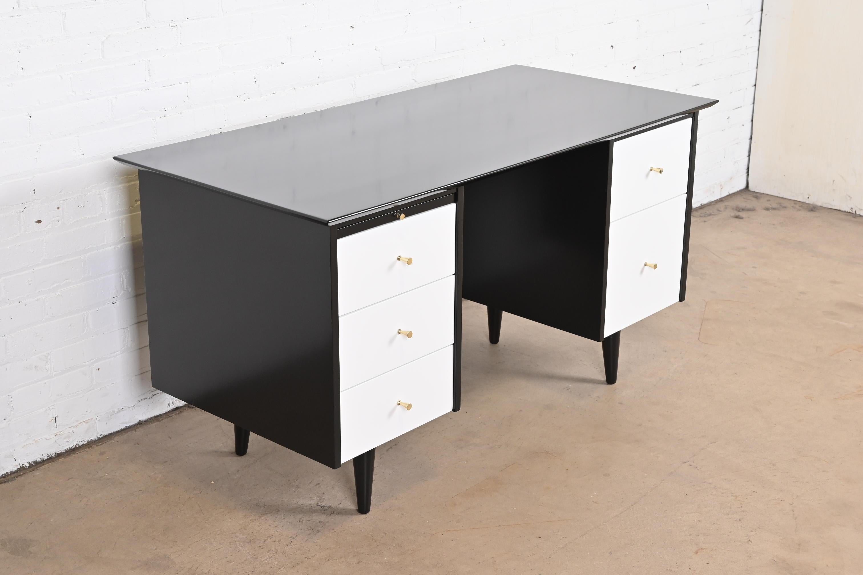 Mid-Century Modern Paul McCobb Planner Group Black and White Lacquered Double Pedestal Desk, 1950s For Sale