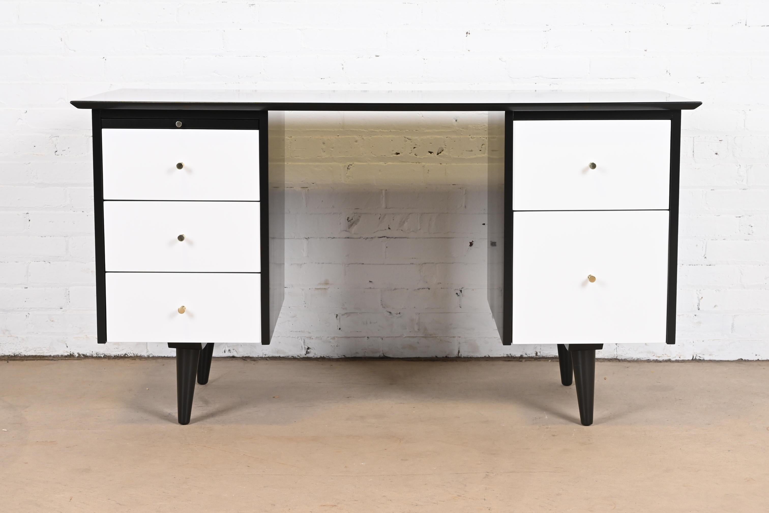 American Paul McCobb Planner Group Black and White Lacquered Double Pedestal Desk, 1950s For Sale