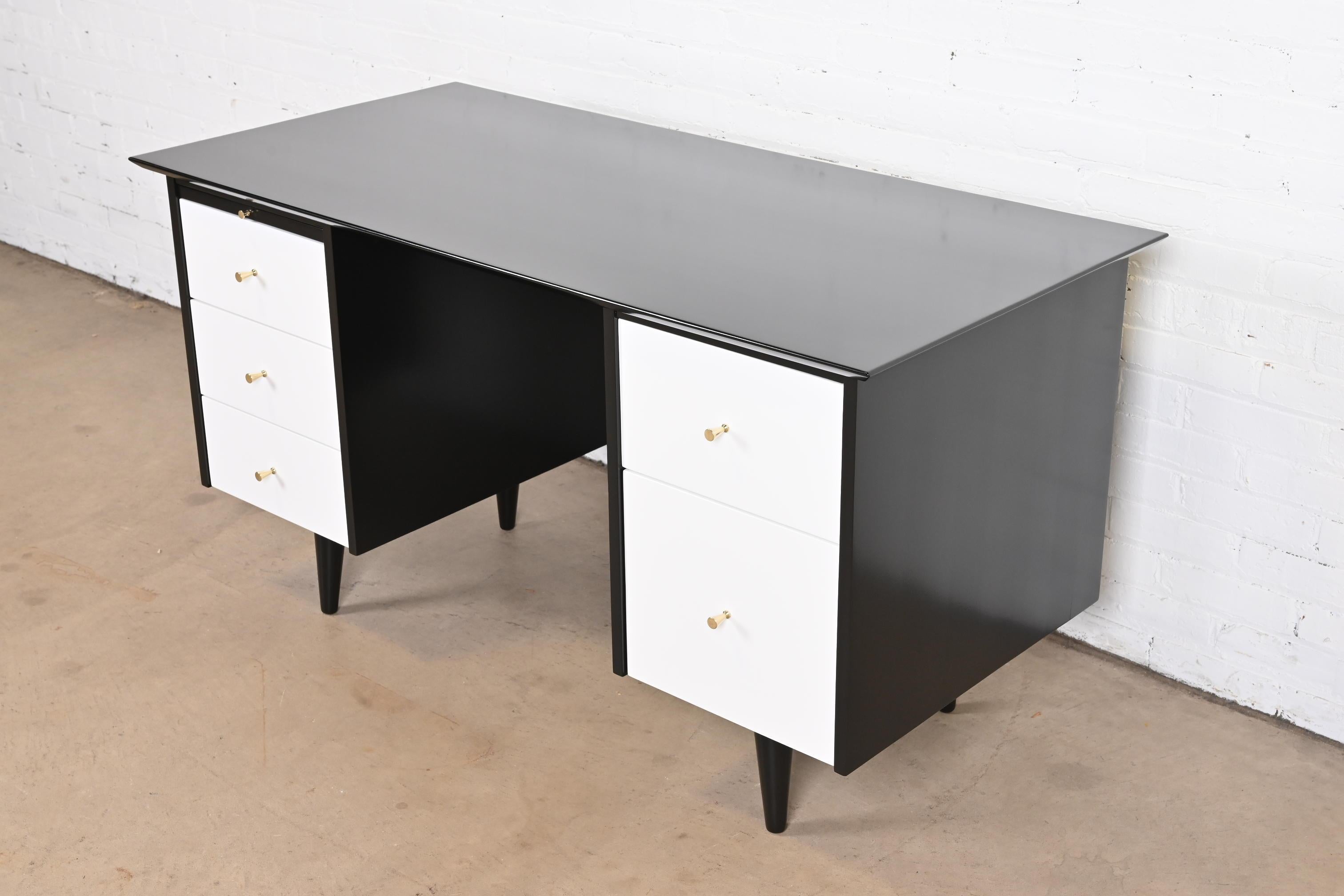 Mid-20th Century Paul McCobb Planner Group Black and White Lacquered Double Pedestal Desk, 1950s For Sale