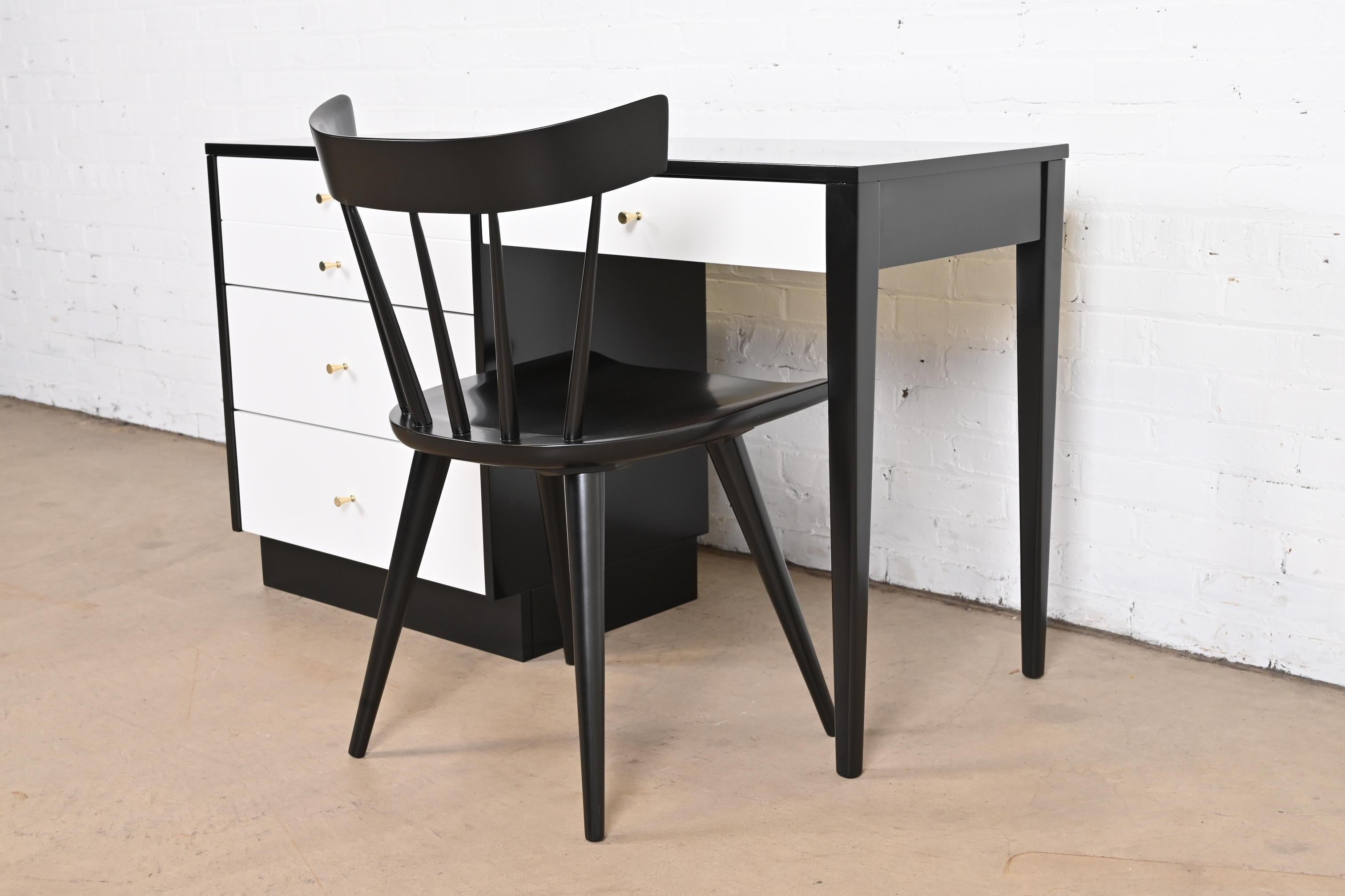 Paul McCobb Planner Group Black and White Lacquered Writing Desk and Chair In Good Condition For Sale In South Bend, IN