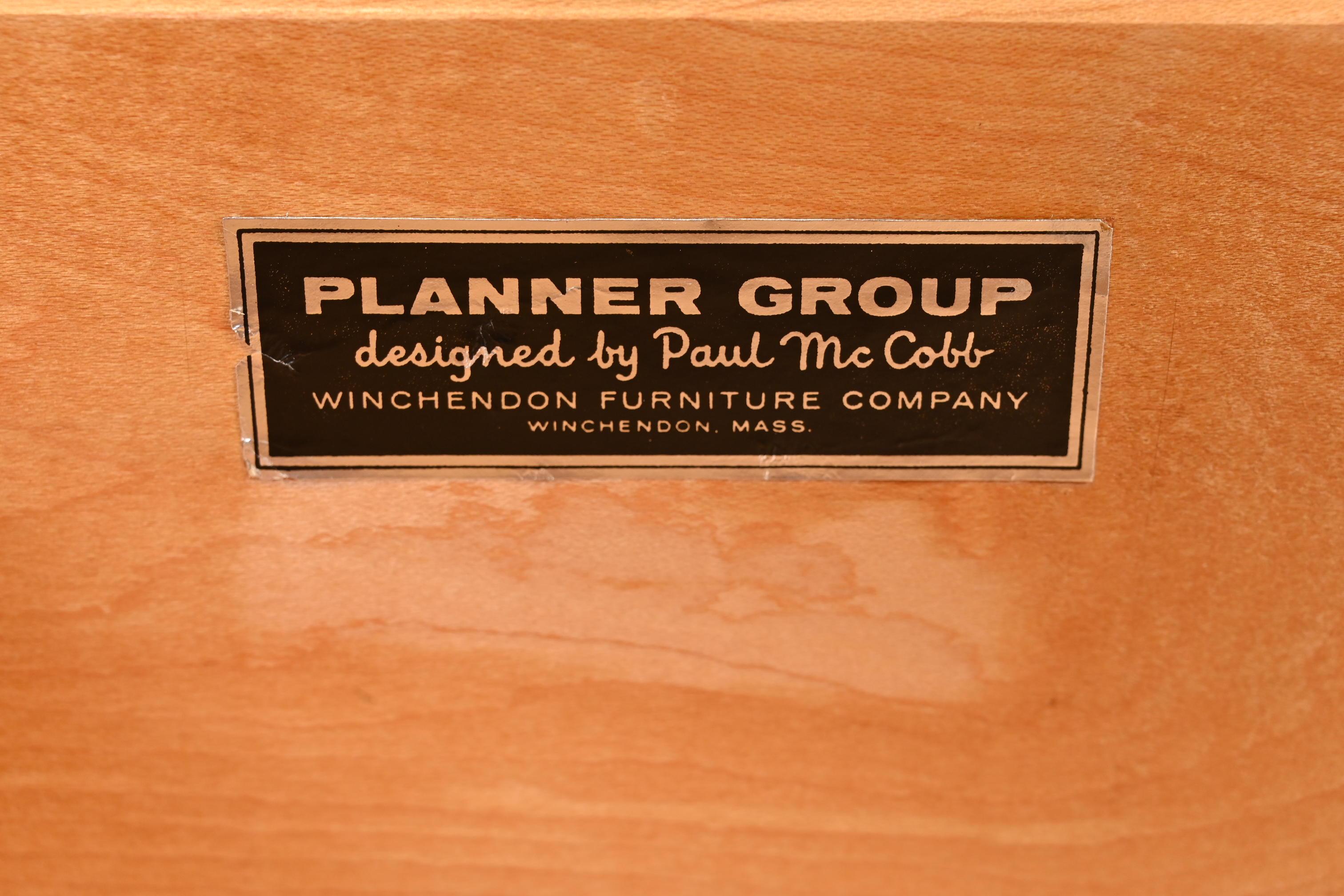 Schwarz-weiß lackierter Schreibtisch der Paul McCobb Planner Group, neu lackiert im Angebot 4