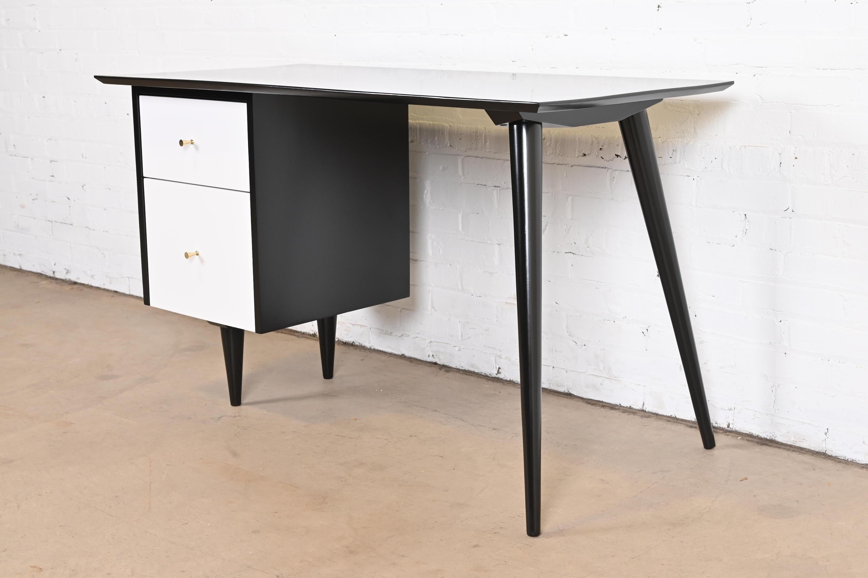 Ein außergewöhnlicher minimalistischer Mid-Century Modern-Schreibtisch

Von Paul McCobb für Winchendon Furniture, 