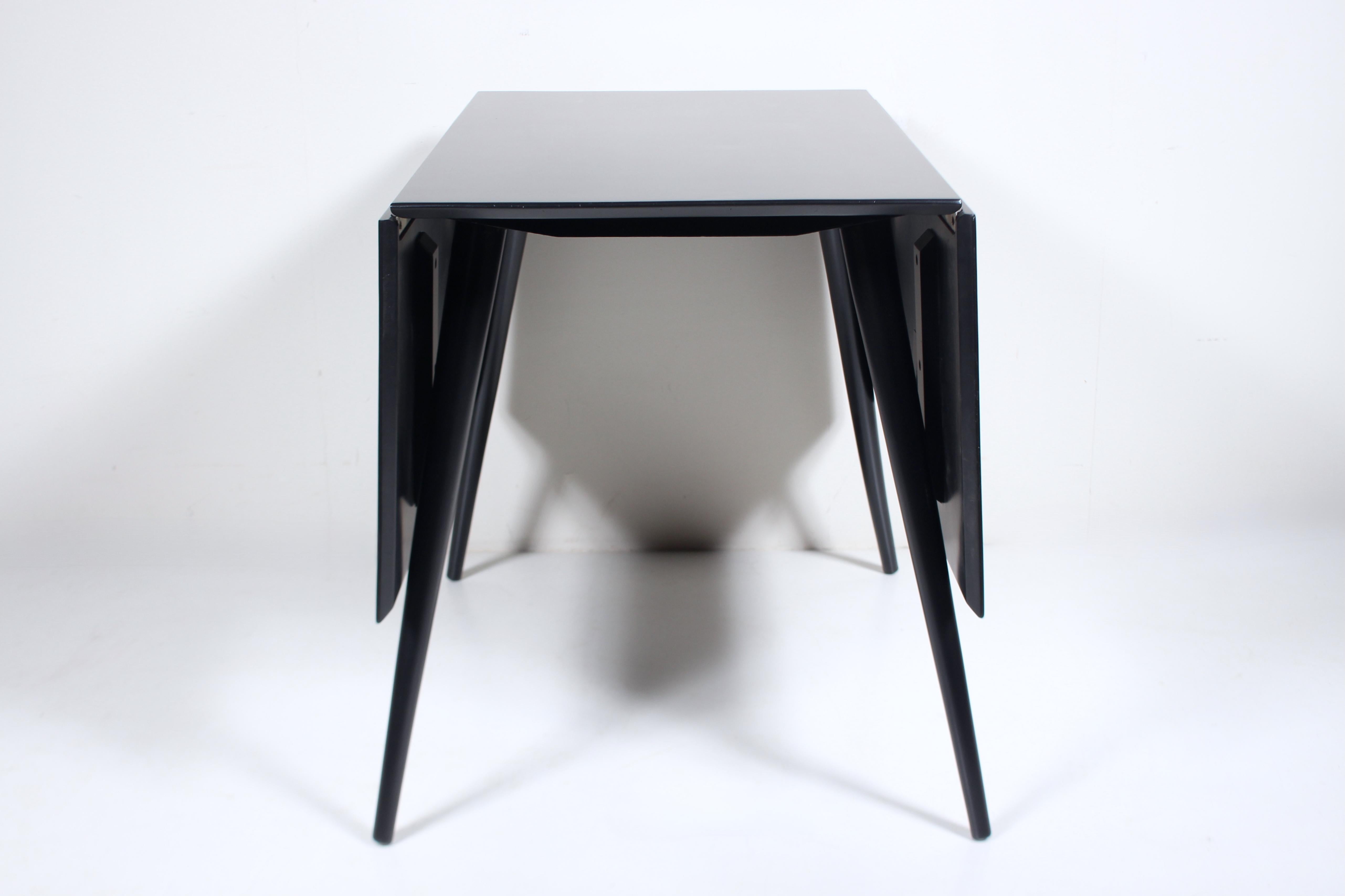 Milieu du XXe siècle Paul McCobb Planner Group table de salle à manger noire à feuilles tombantes en vente