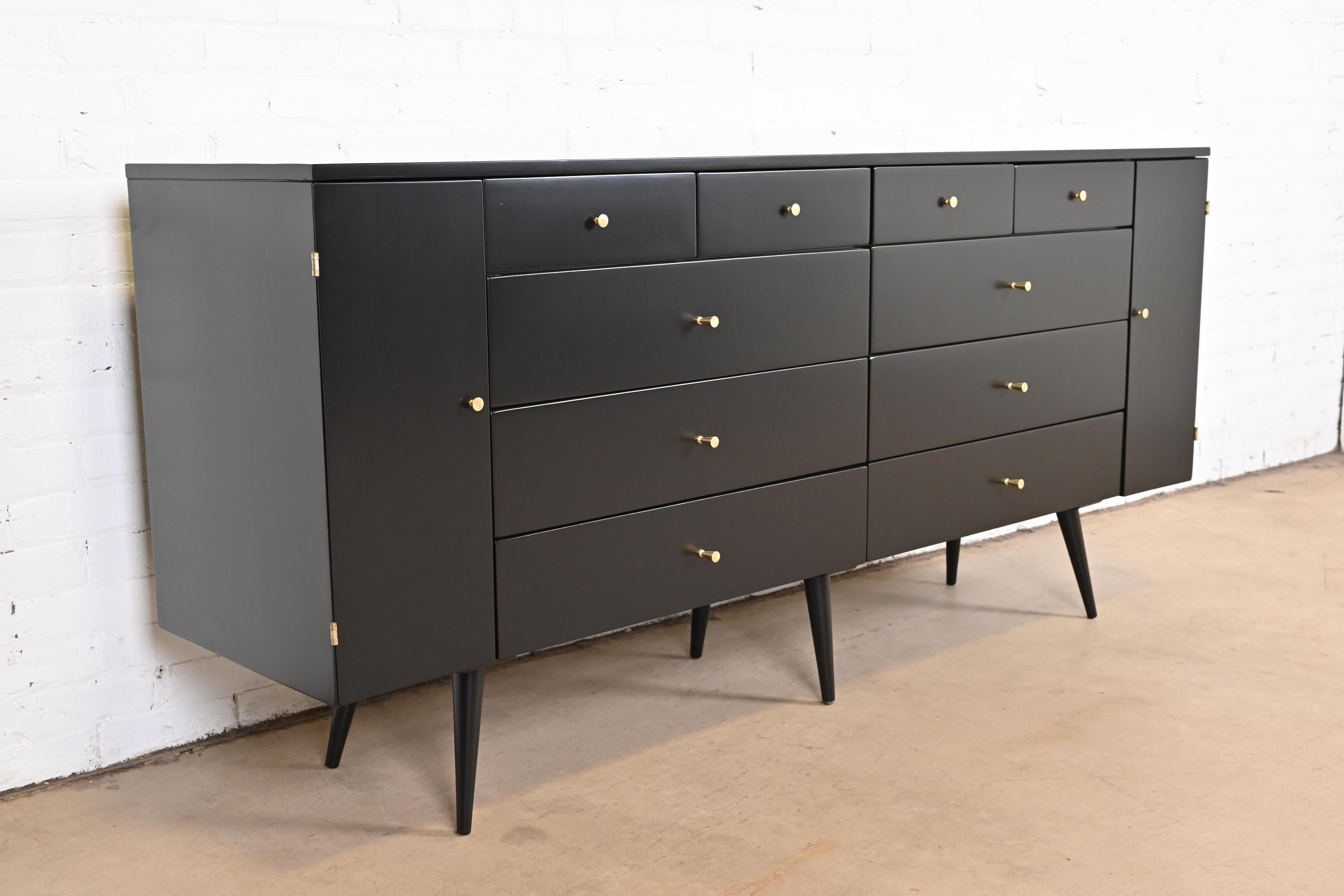 Mid-20th Century Paul McCobb Planner Group Black Lacquered 20-Drawer Dresser, Newly Refinished