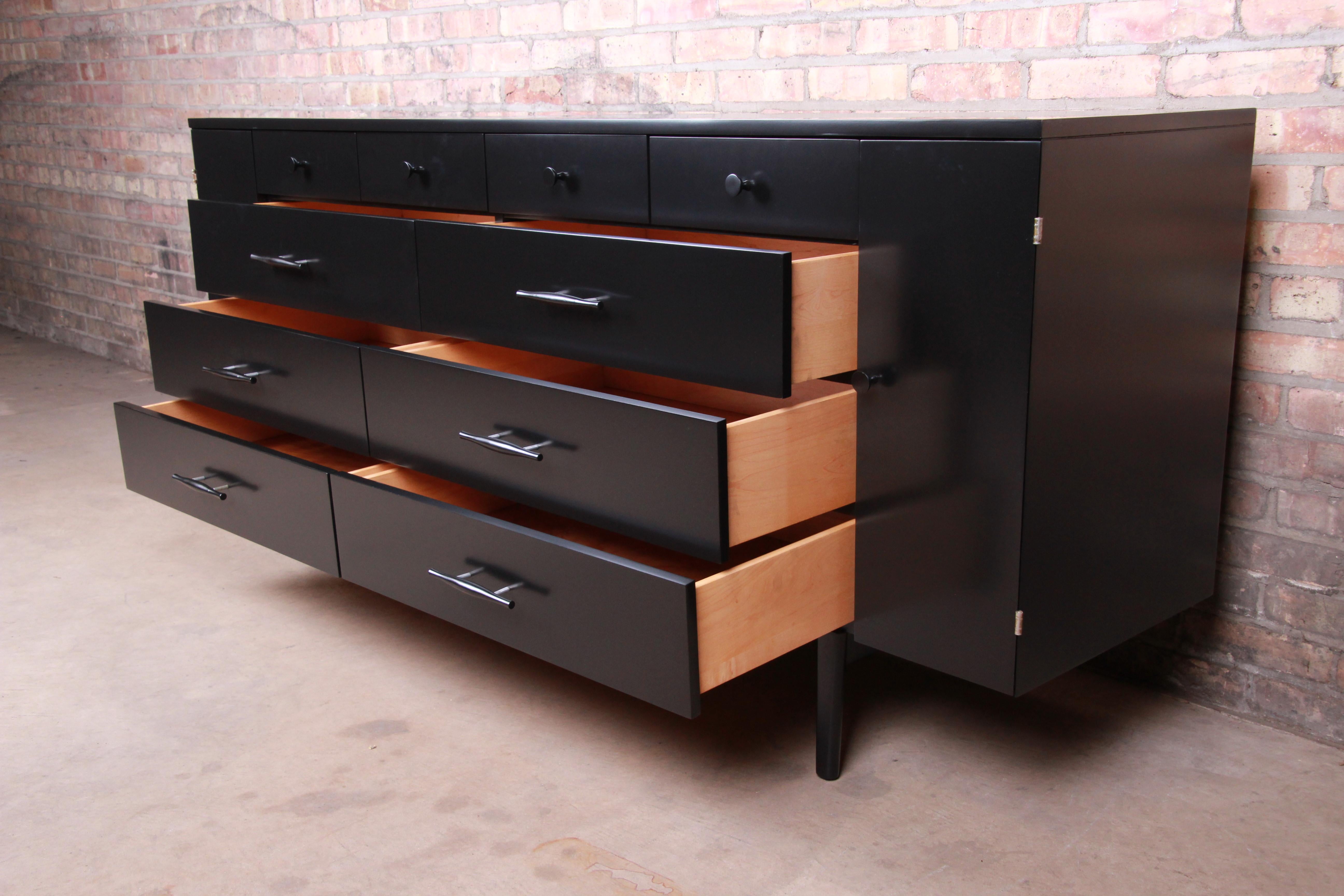 Paul McCobb Planner Group Black Lacquered 20-Drawer Dresser or Credenza, 1950s 3