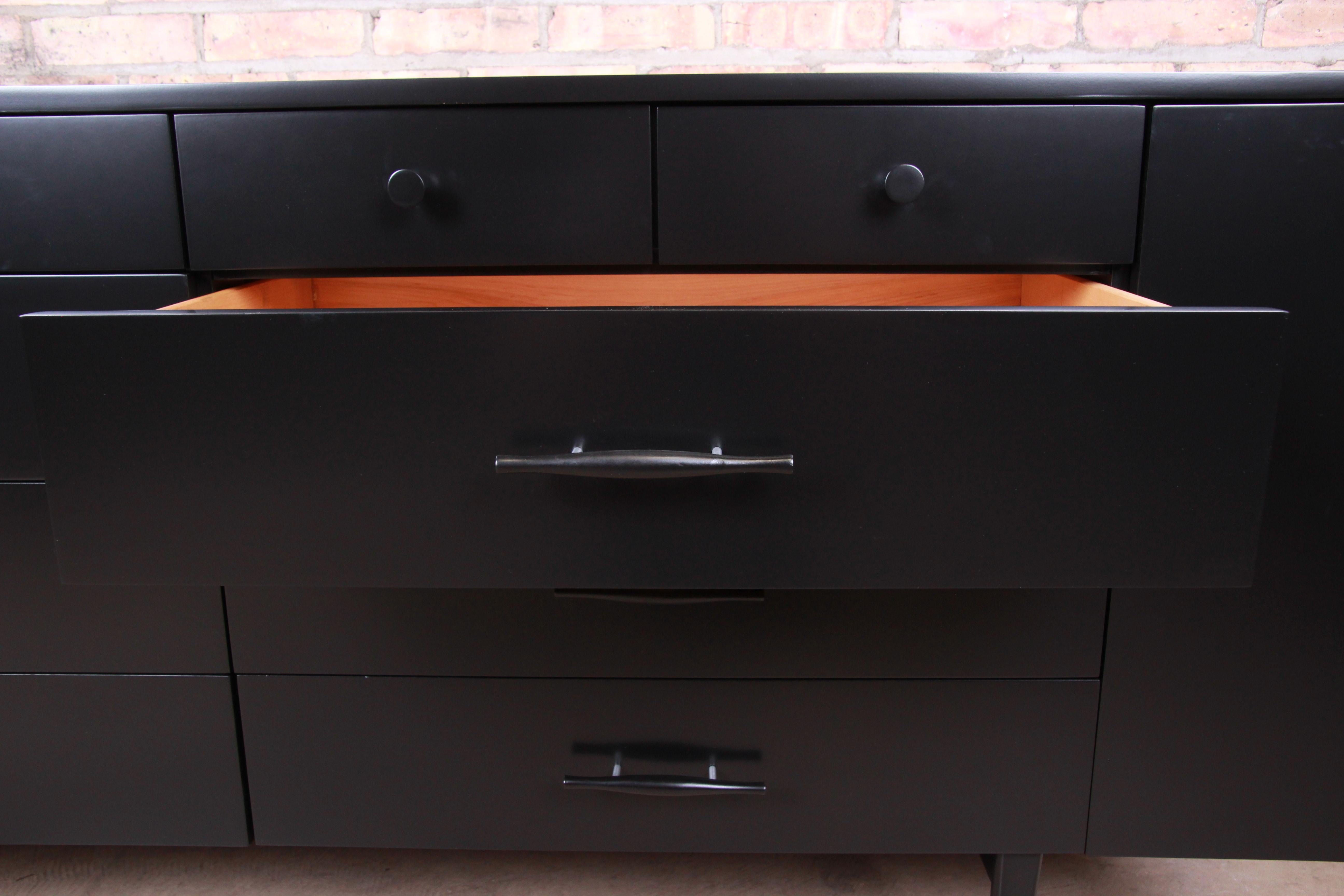 Paul McCobb Planner Group Black Lacquered 20-Drawer Dresser or Credenza, 1950s 5