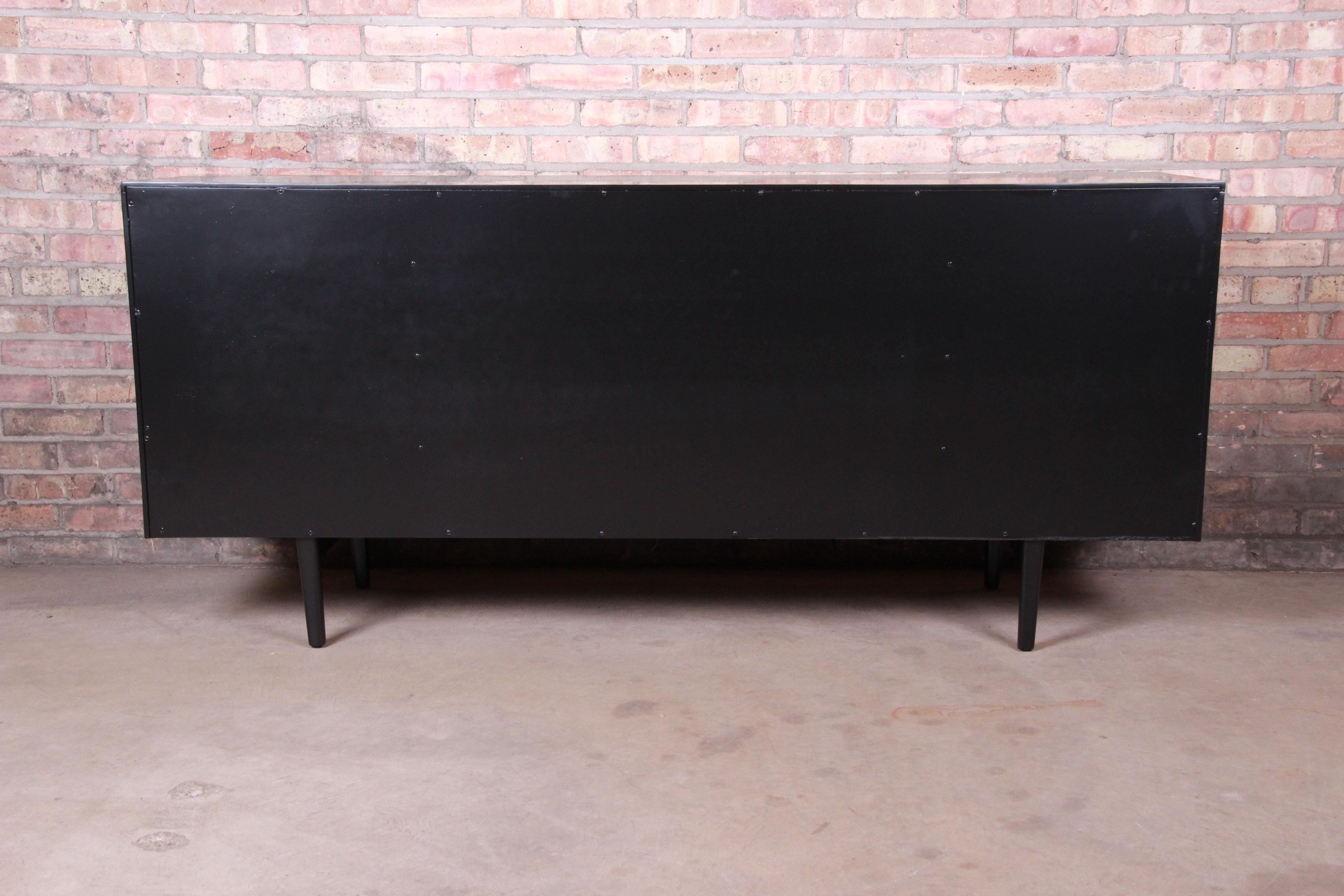 Paul McCobb Planner Group Black Lacquered 20-Drawer Dresser or Credenza, 1950s 10