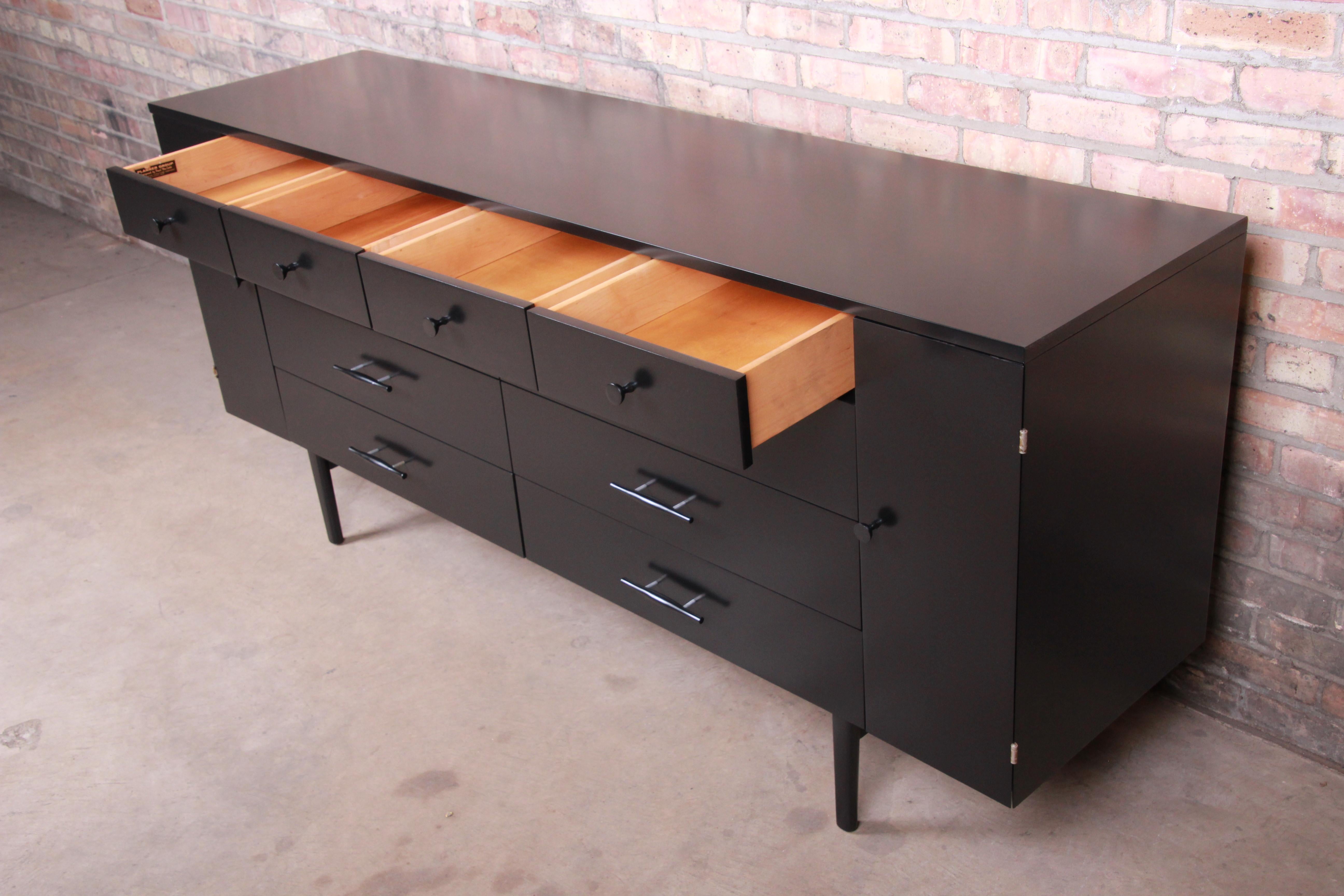 Paul McCobb Planner Group Black Lacquered 20-Drawer Dresser or Credenza, 1950s 1