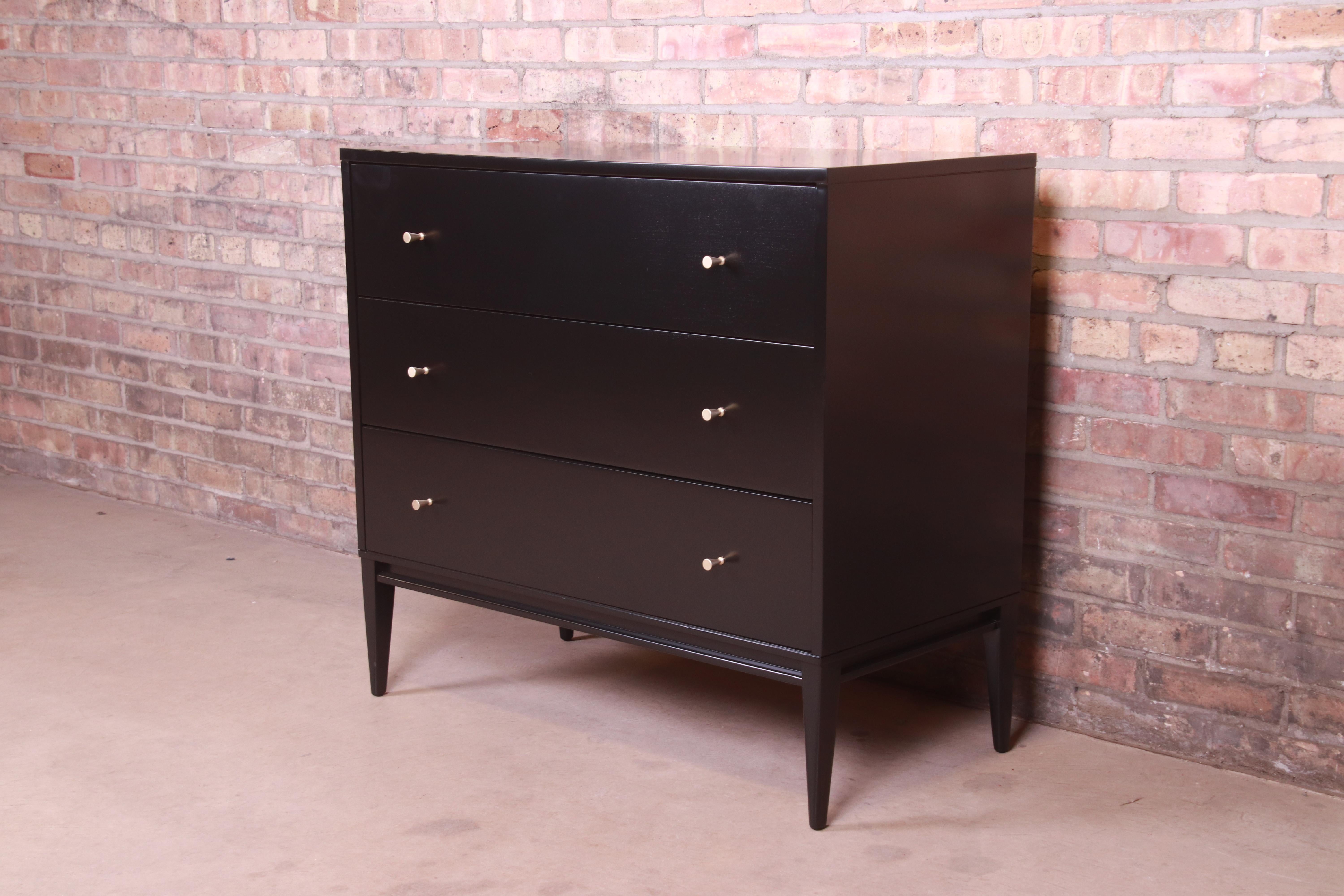 A sleek and stylish mid-century modern chest of drawers

By Paul McCobb for Winchendon Furniture 