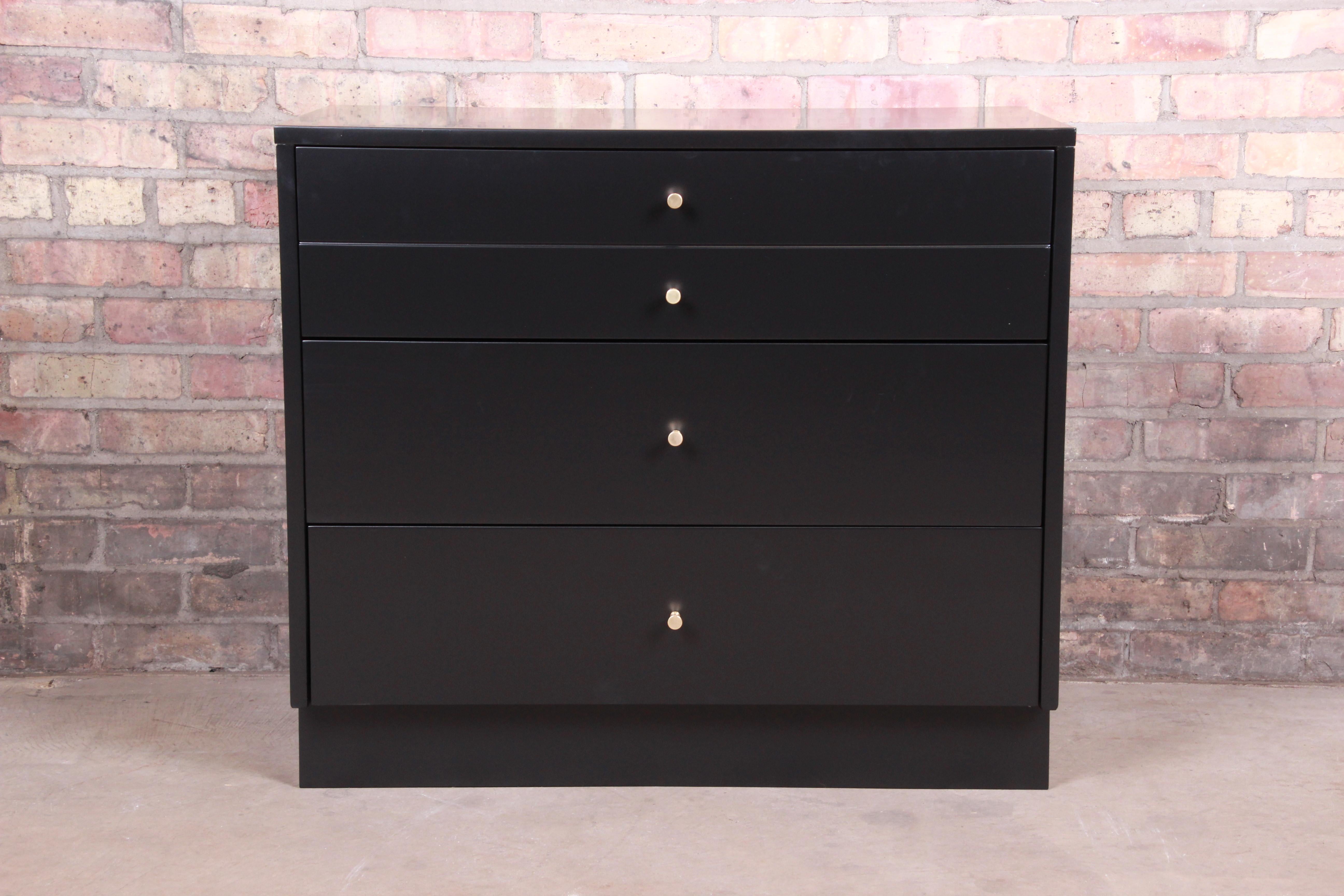 An exceptional mid-century modern three-drawer dresser chest

By Paul McCobb for Winchendon Furniture 