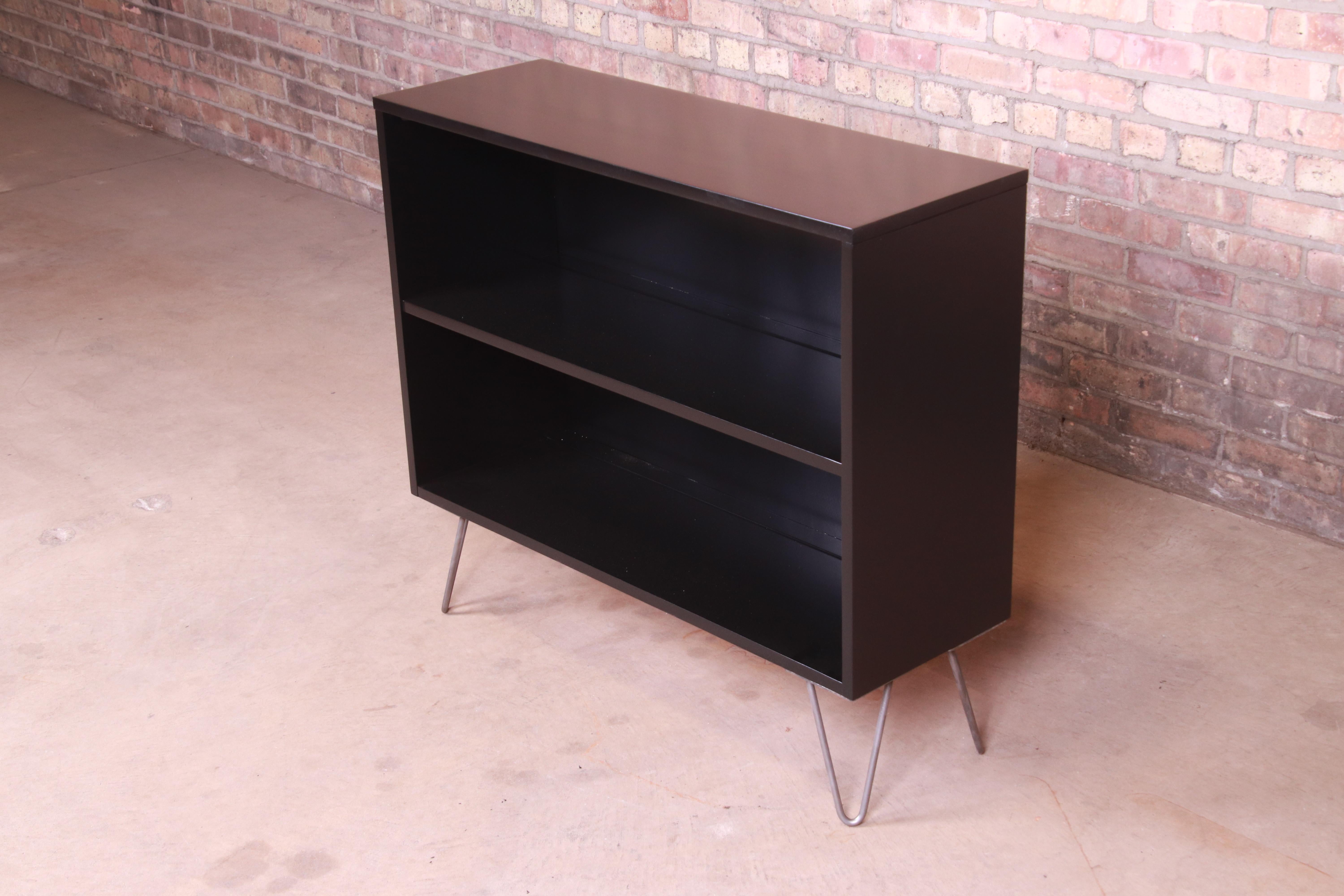 Paul McCobb Planner Group Black Lacquered Bookcase on Hairpin Legs, Refinished In Good Condition In South Bend, IN