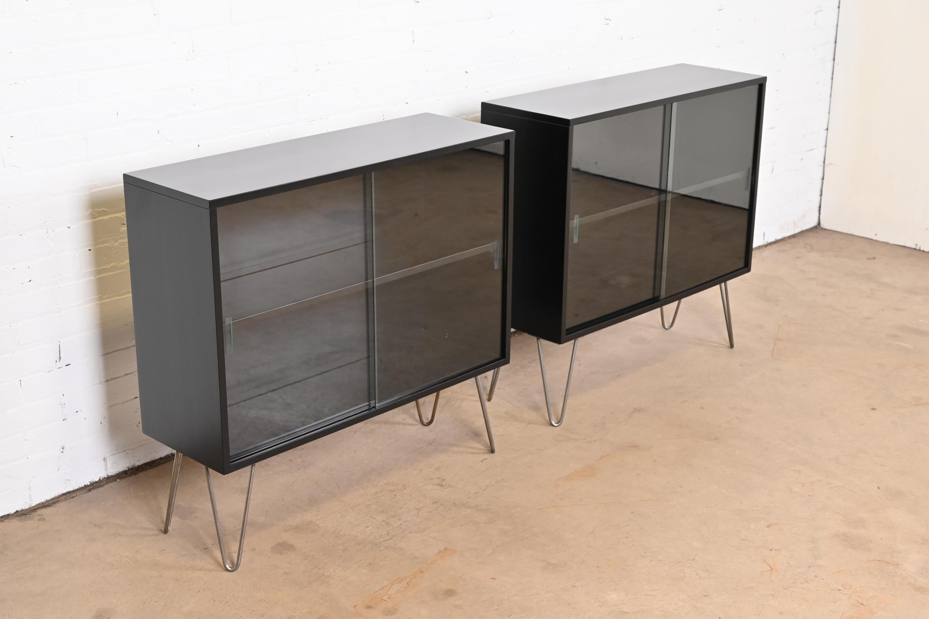 Mid-20th Century Paul McCobb Planner Group Black Lacquered Bookcases on Hairpin Legs, Refinished For Sale