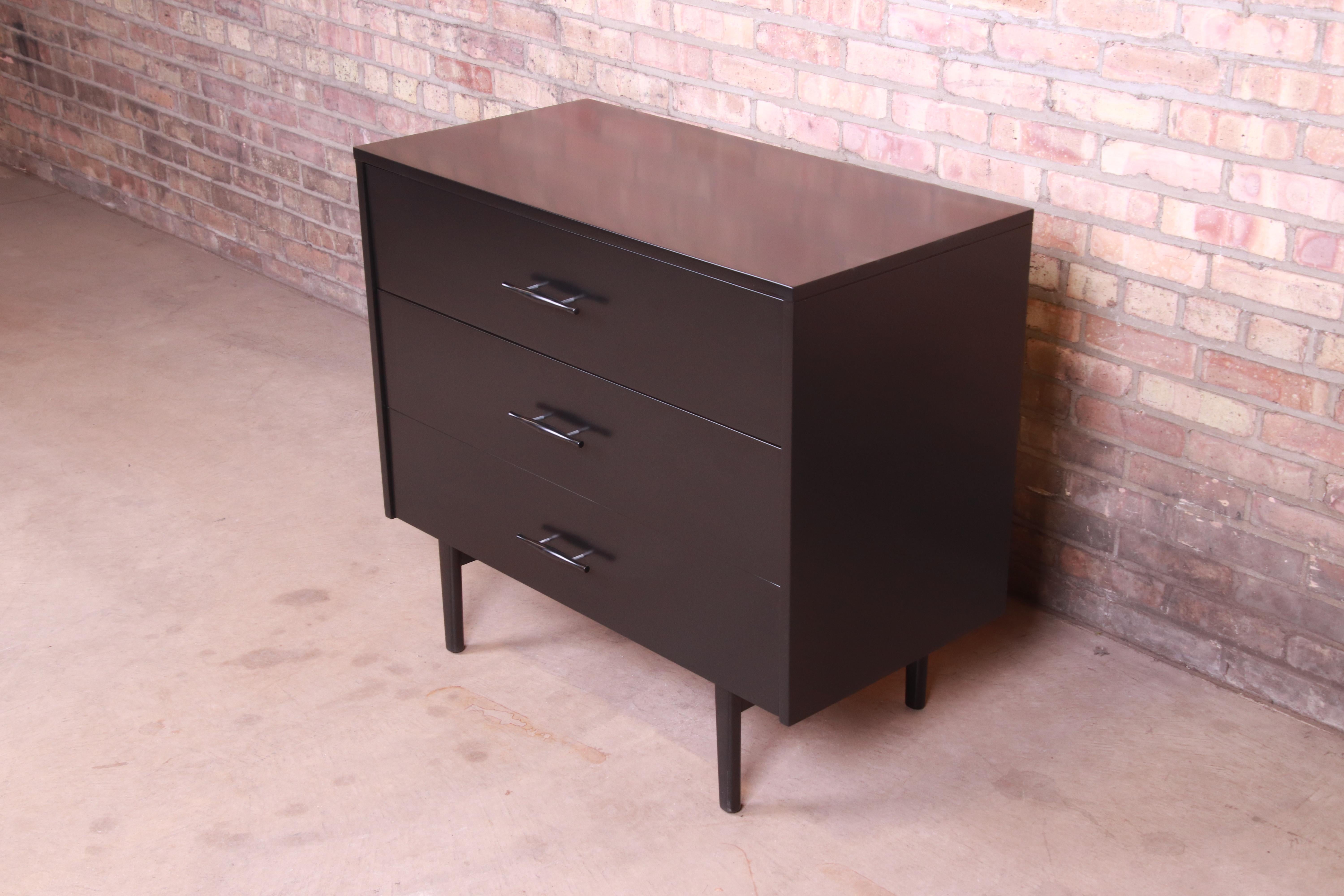 An exceptional Mid-Century Modern three-drawer dresser chest

By Paul McCobb for Winchendon Furniture 
