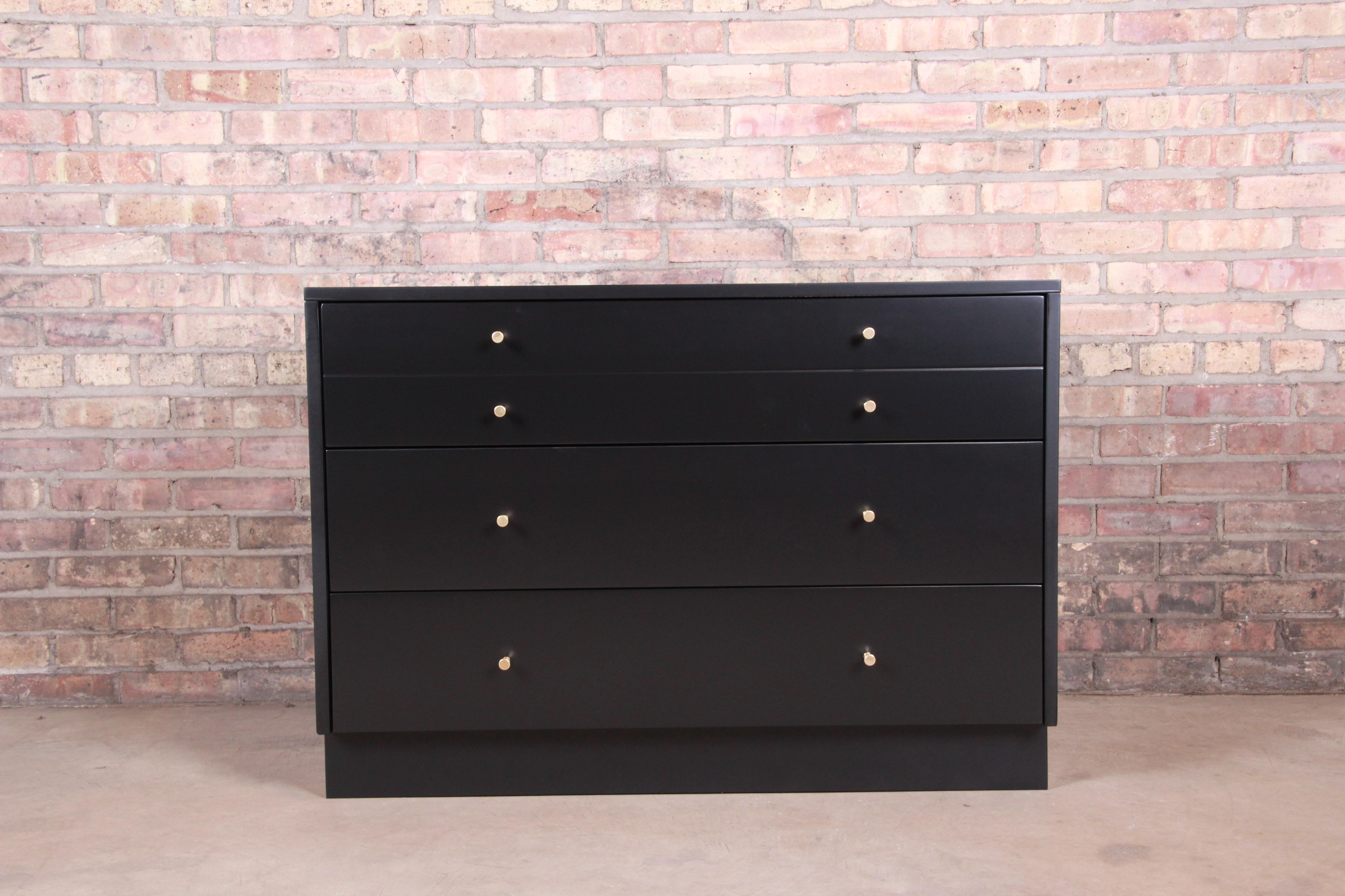 An exceptional Mid-Century Modern three-drawer dresser chest

By Paul McCobb for Winchendon Furniture 