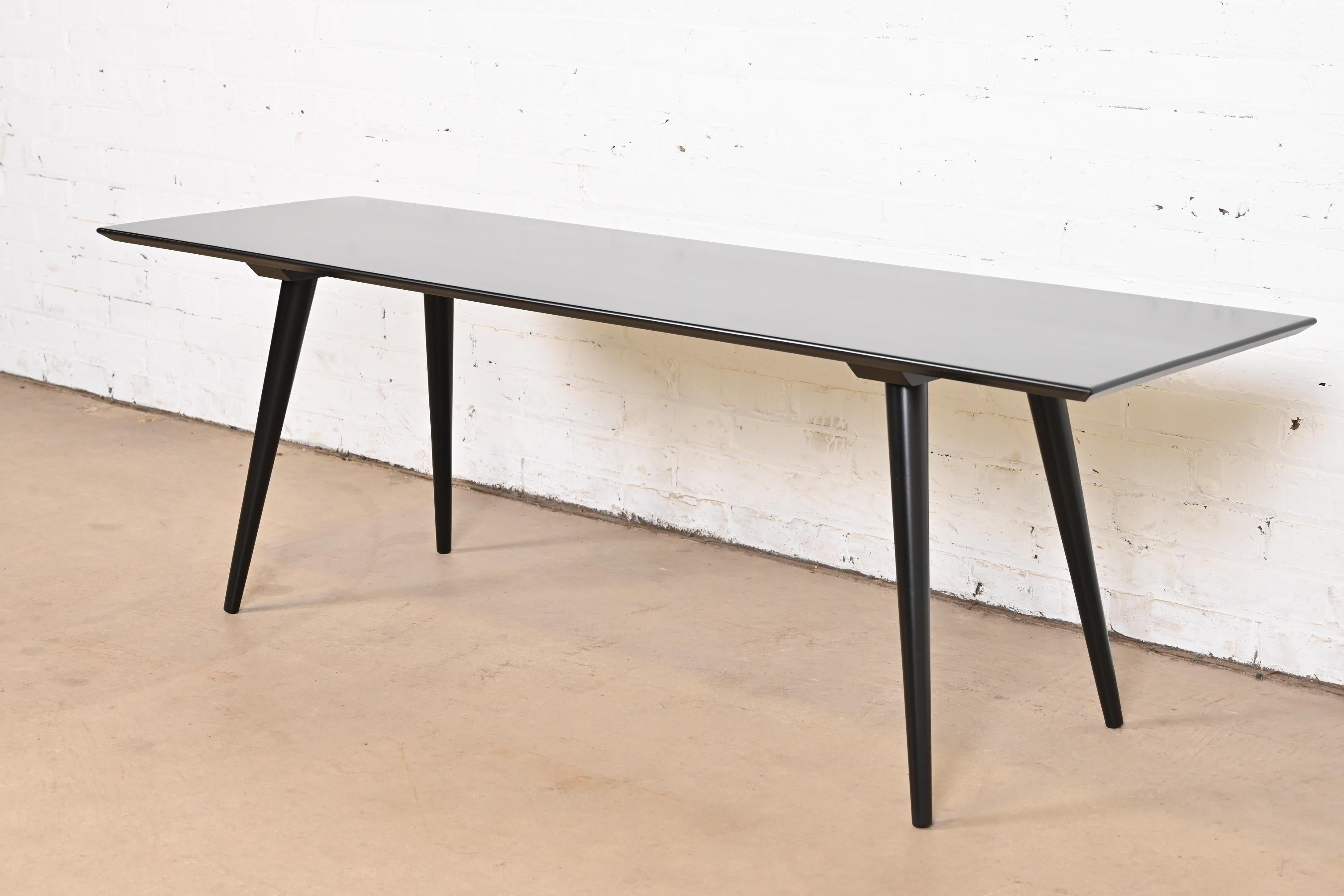 A sleek and stylish Mid-Century Modern coffee table or bench

By Paul McCobb for Winchendon Furniture, 