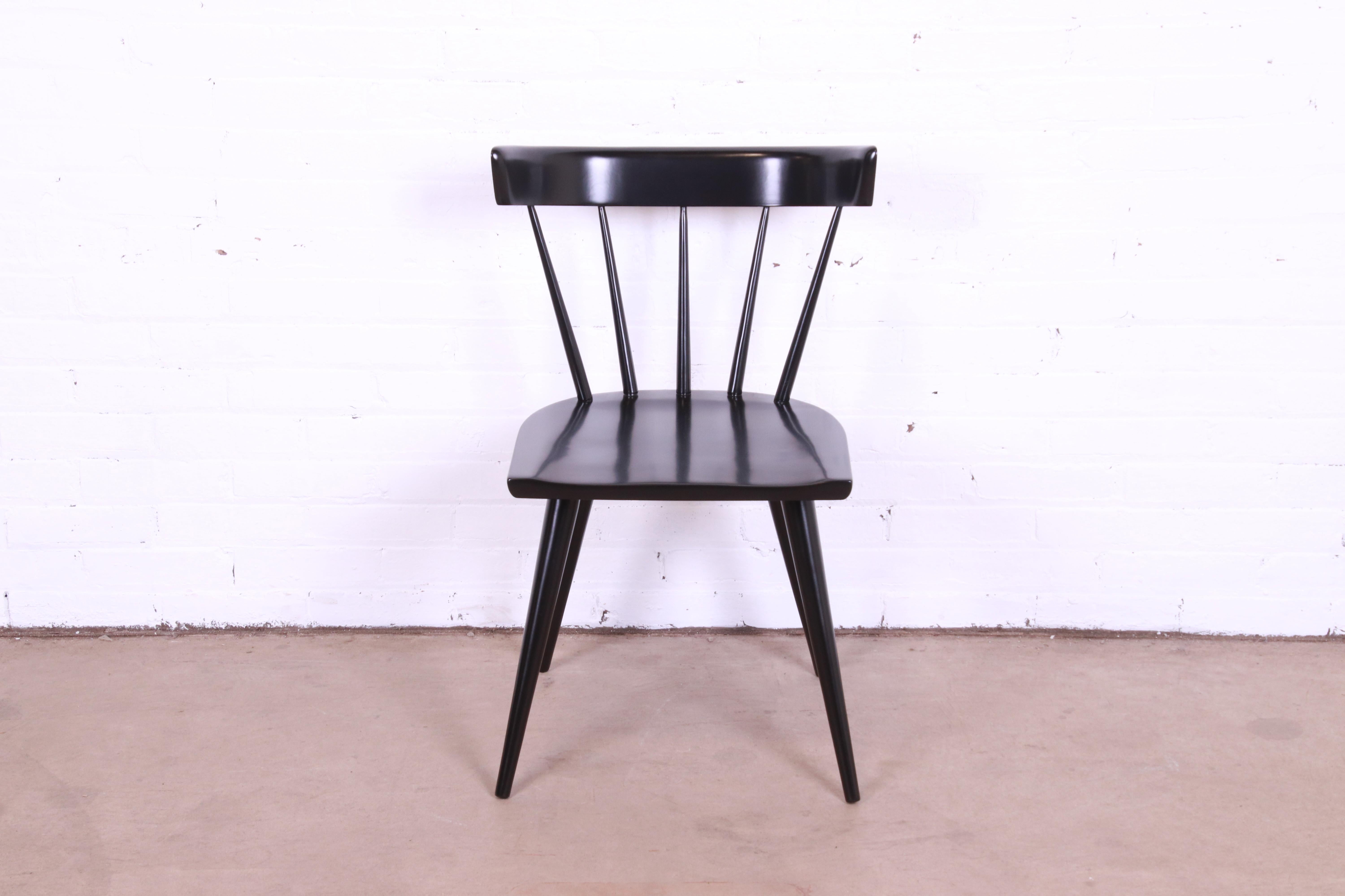 A gorgeous iconic mid-century modern maple spindle back dining chair in black lacquered finish

By Paul McCobb for Planner Group

USA, 1950s

Measures: 19.25