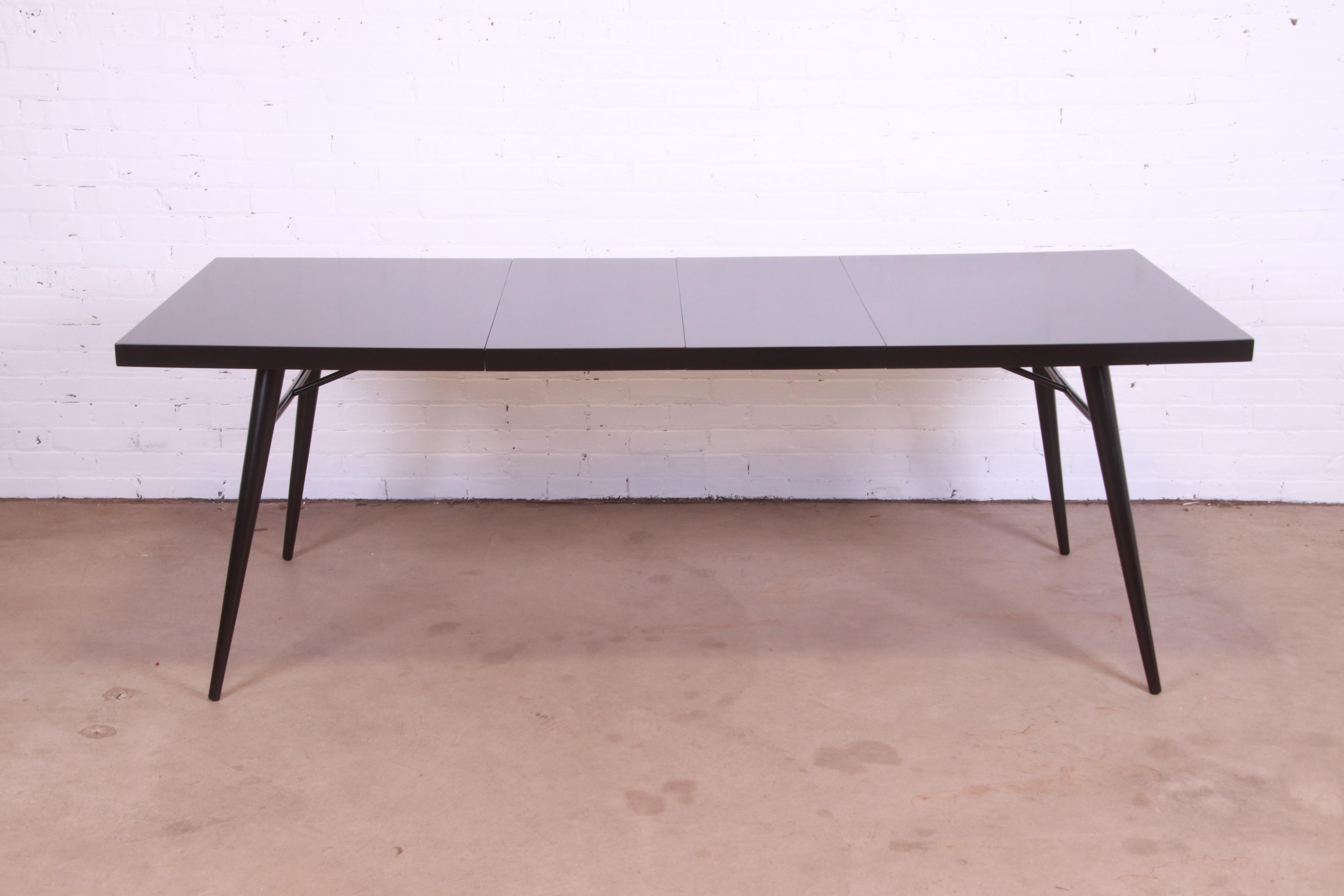 An exceptional Mid-Century Modern extension dining table

By Paul McCobb for Winchendon Furniture, 