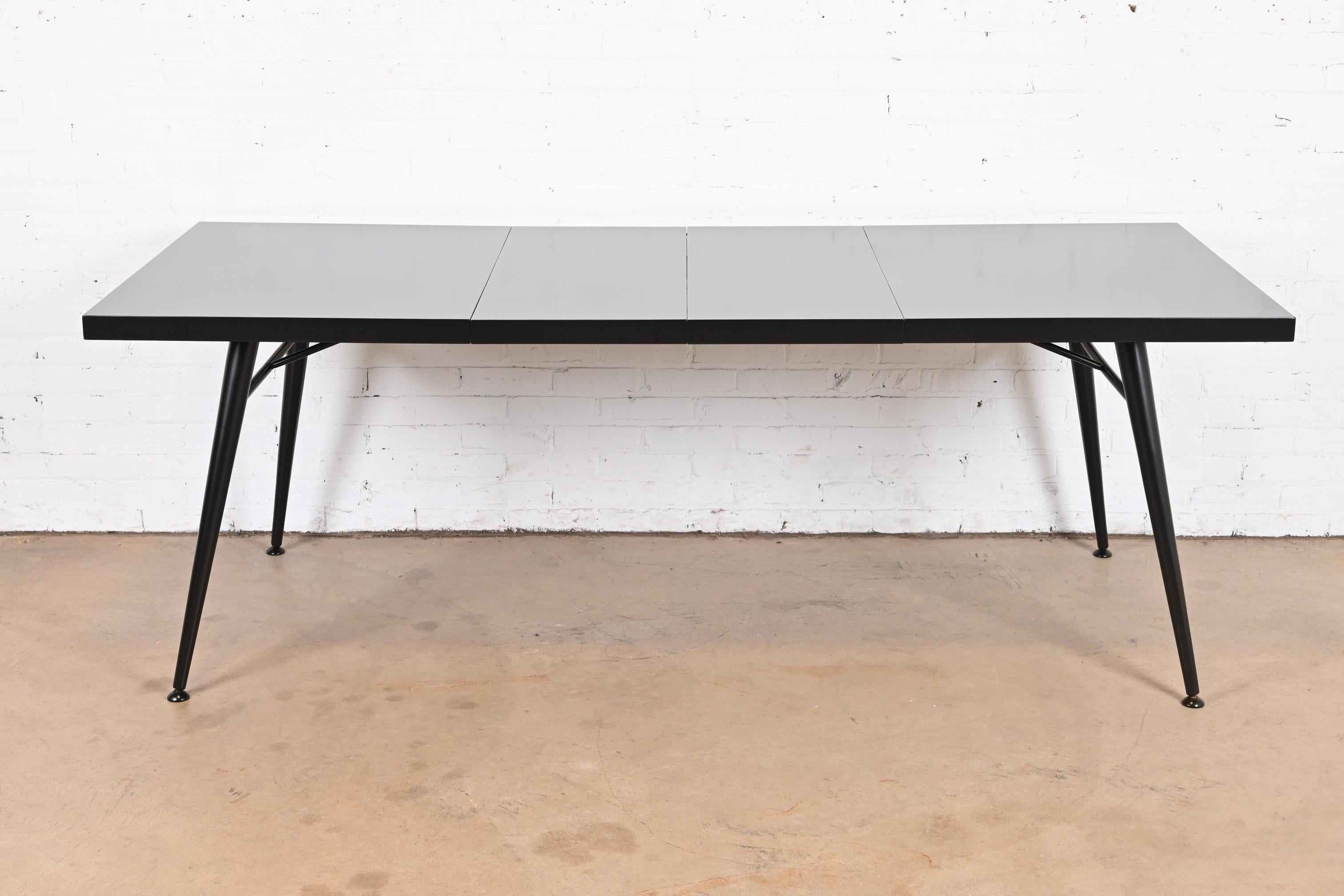 A sleek and stylish Mid-Century Modern extension dining table

By Paul McCobb for Winchendon Furniture, 