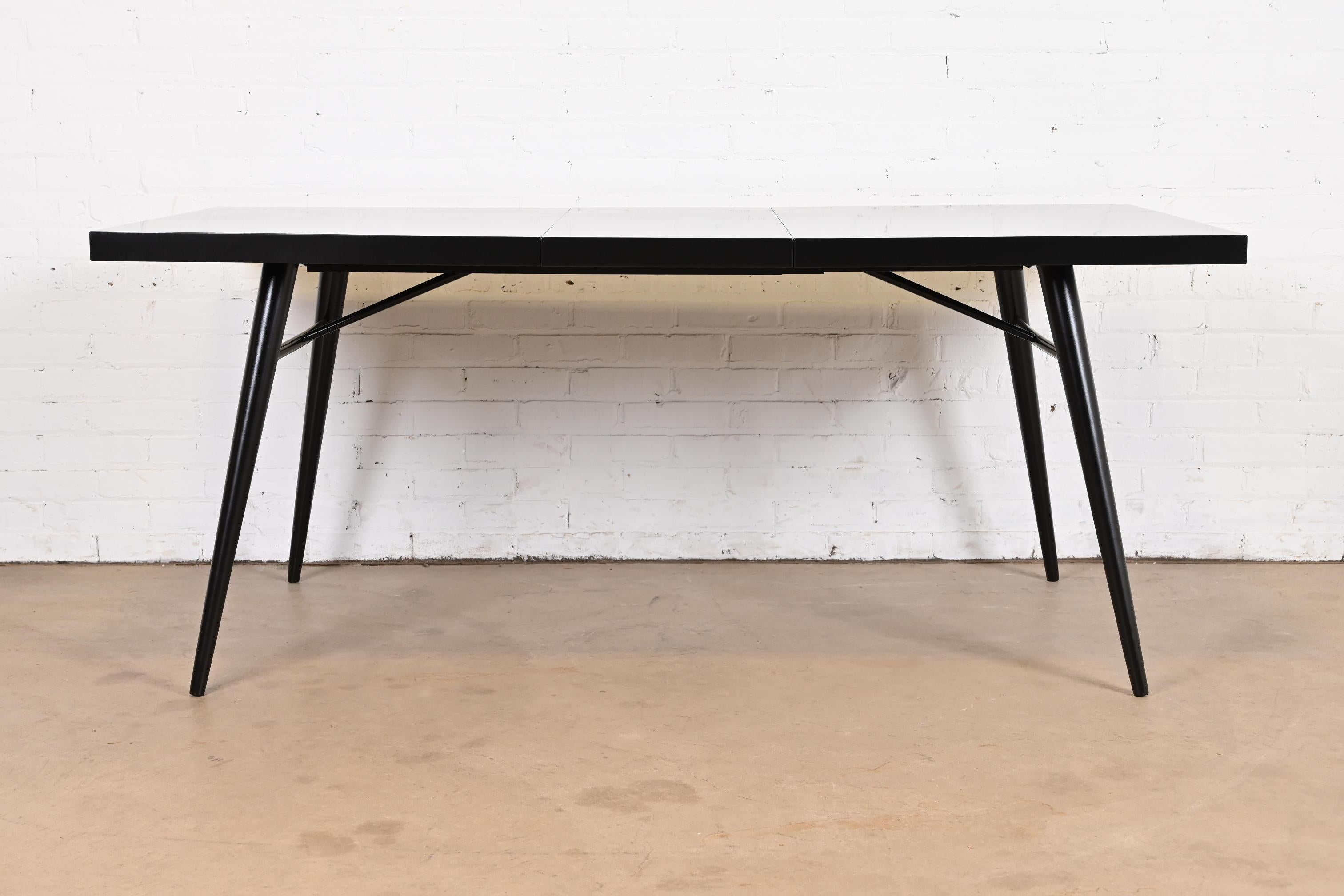 A sleek and stylish Mid-Century Modern extension dining table

By Paul McCobb for Winchendon Furniture, 