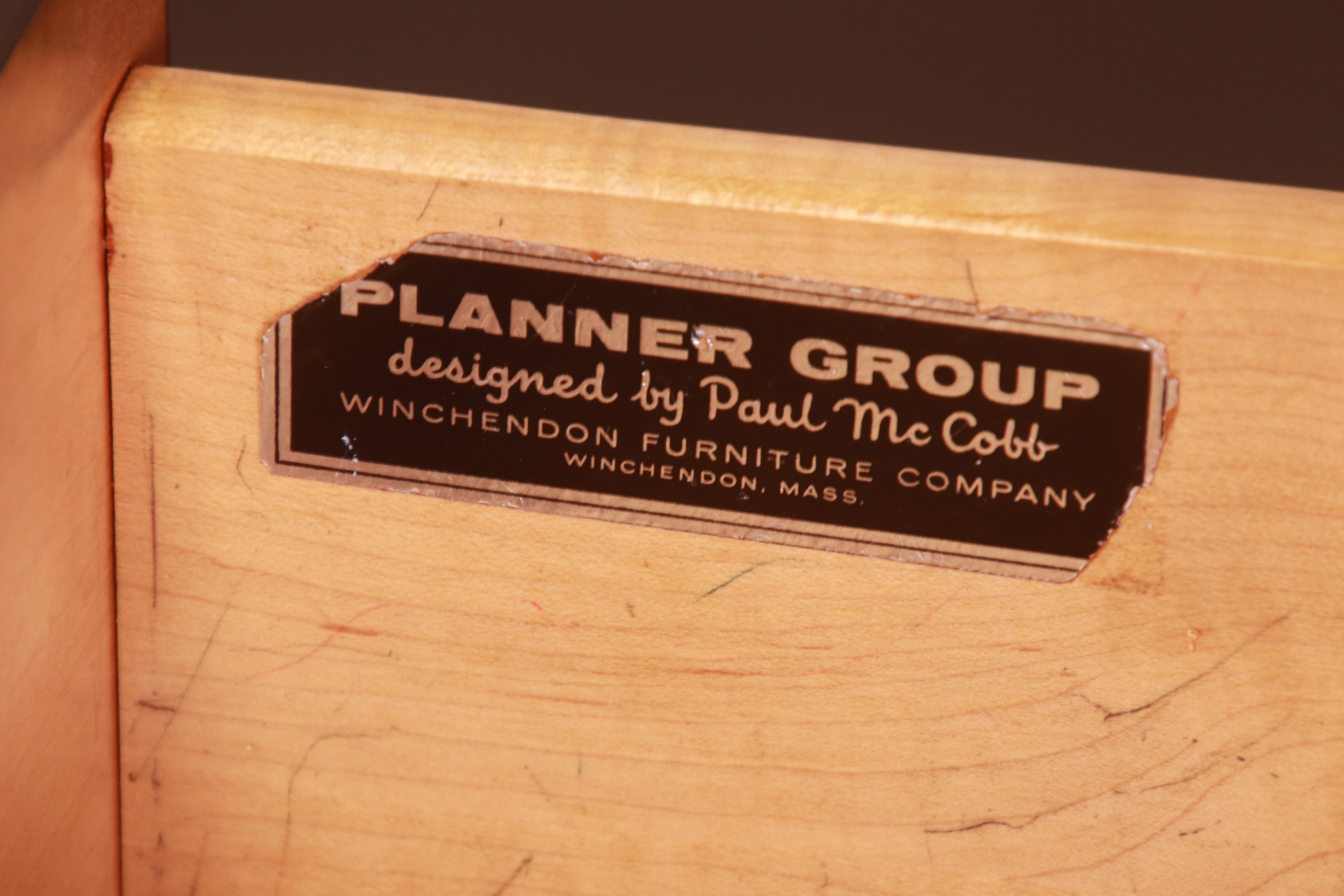 Bureau à double piédestal laqué noir Paul McCobb Planner Group, nouvellement rénové en vente 11
