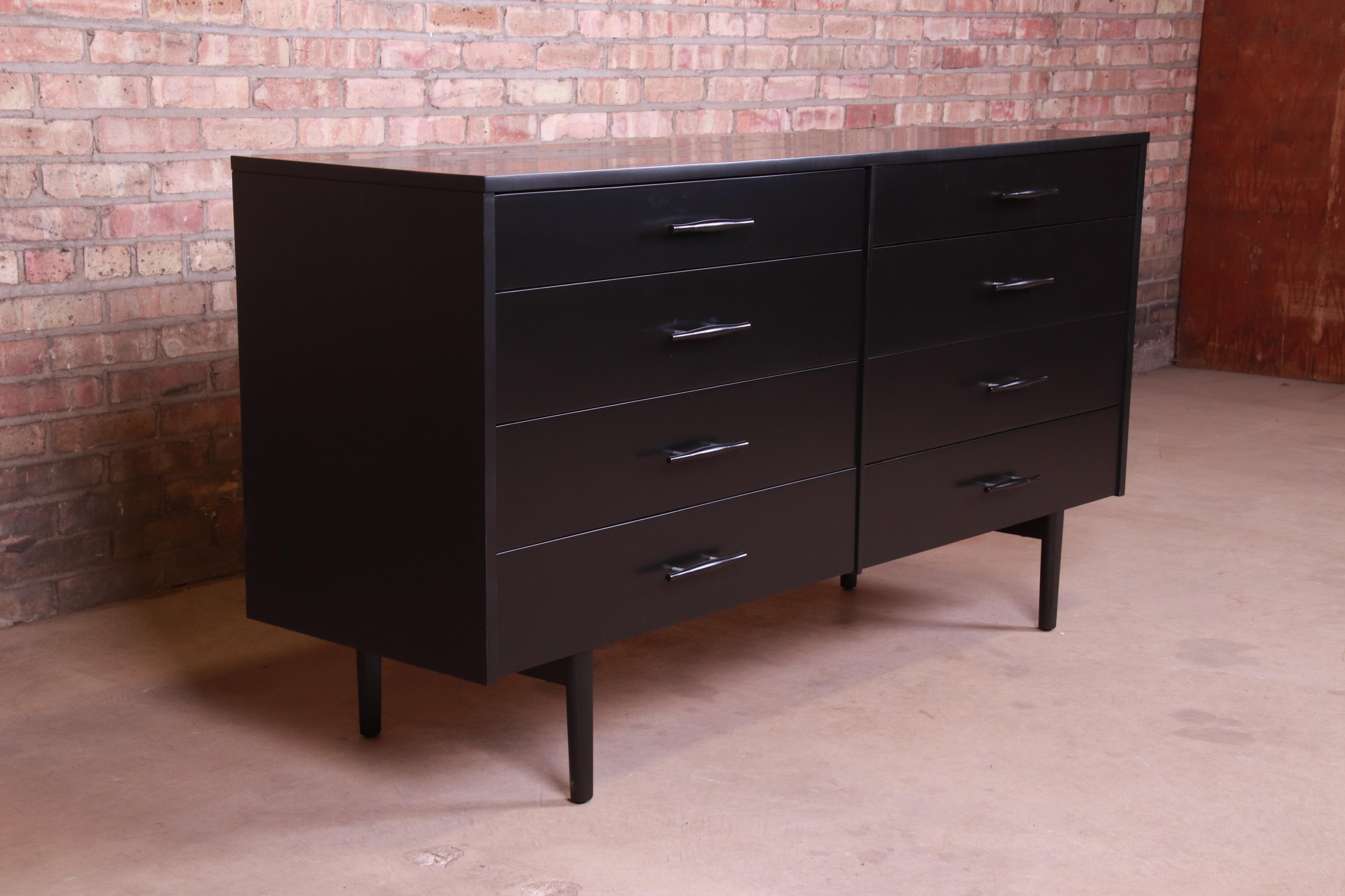 An exceptional Mid-Century Modern eight-drawer dresser or credenza

By Paul McCobb for Winchendon Furniture 