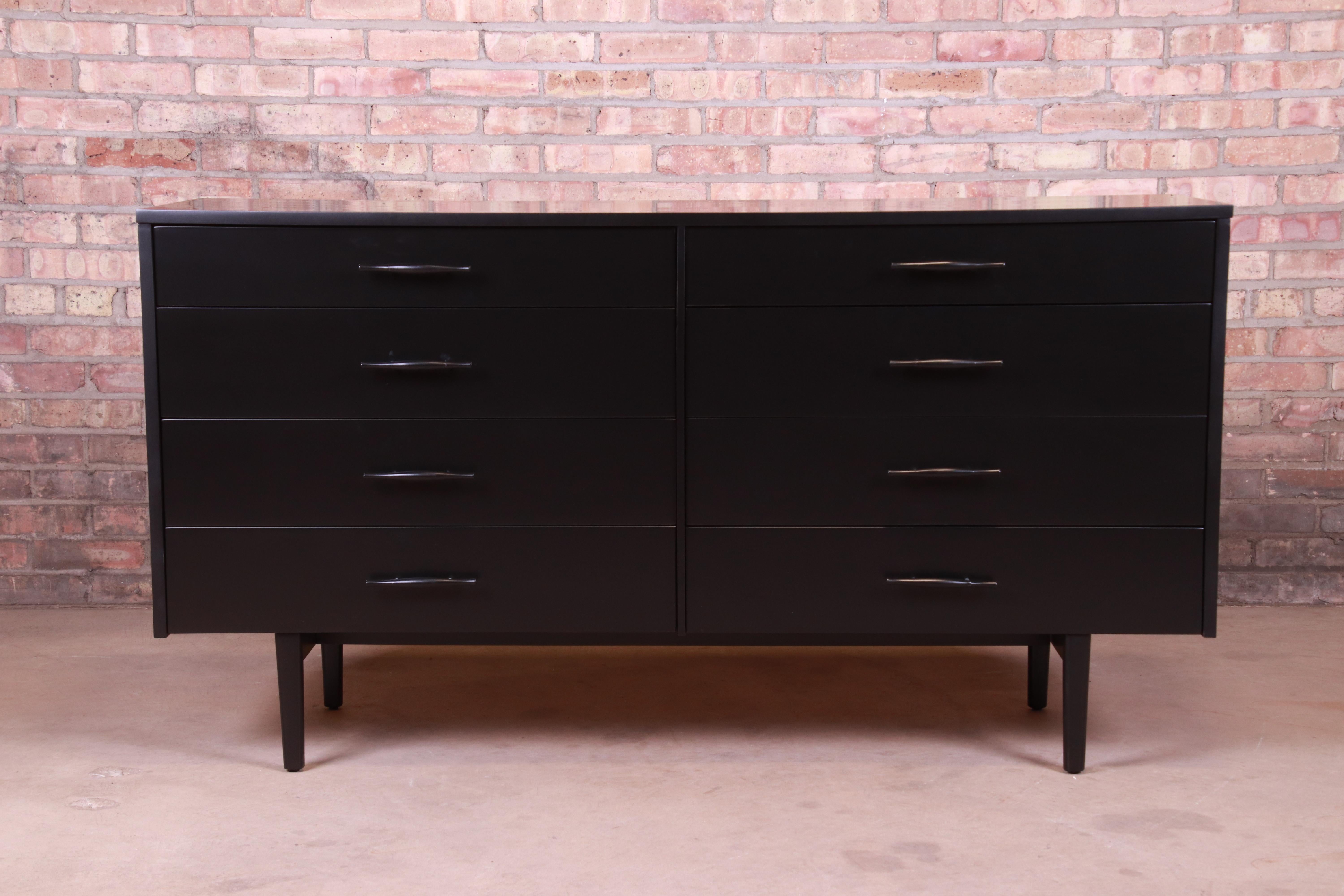 Mid-Century Modern Paul McCobb Planner Group Black Lacquered Dresser or Credenza, Newly Refinished