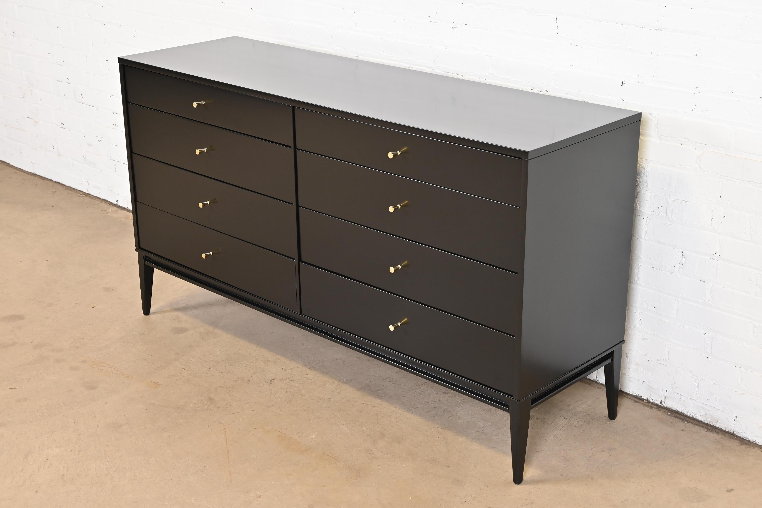 Paul McCobb Planner Group Black Lacquered Eight-Drawer Dresser, Newly Refinished In Good Condition In South Bend, IN