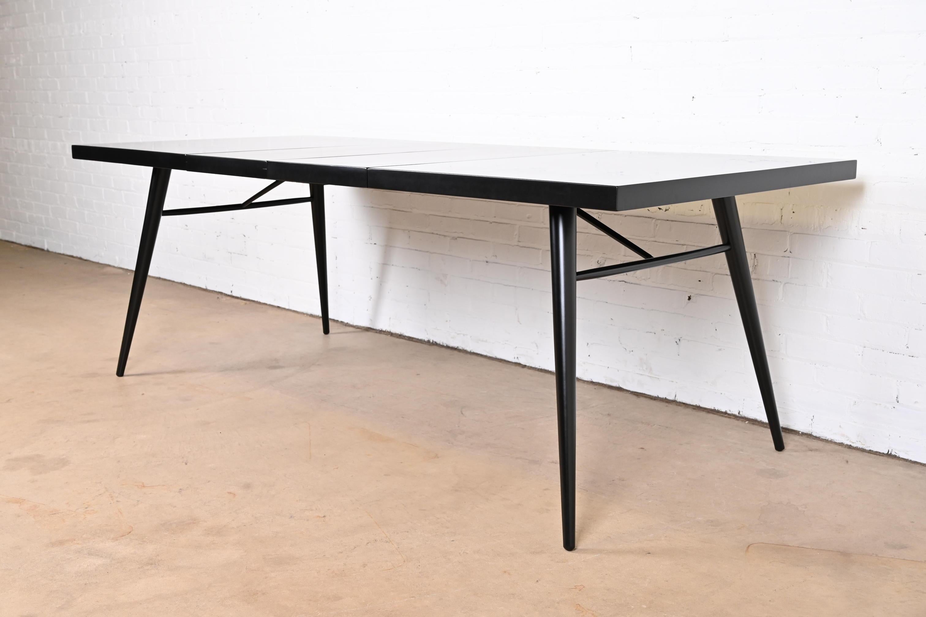 Une table à rallonge élégante et stylée, de style Mid-Century Modern

Par Paul McCobb pour Winchendon Furniture, 