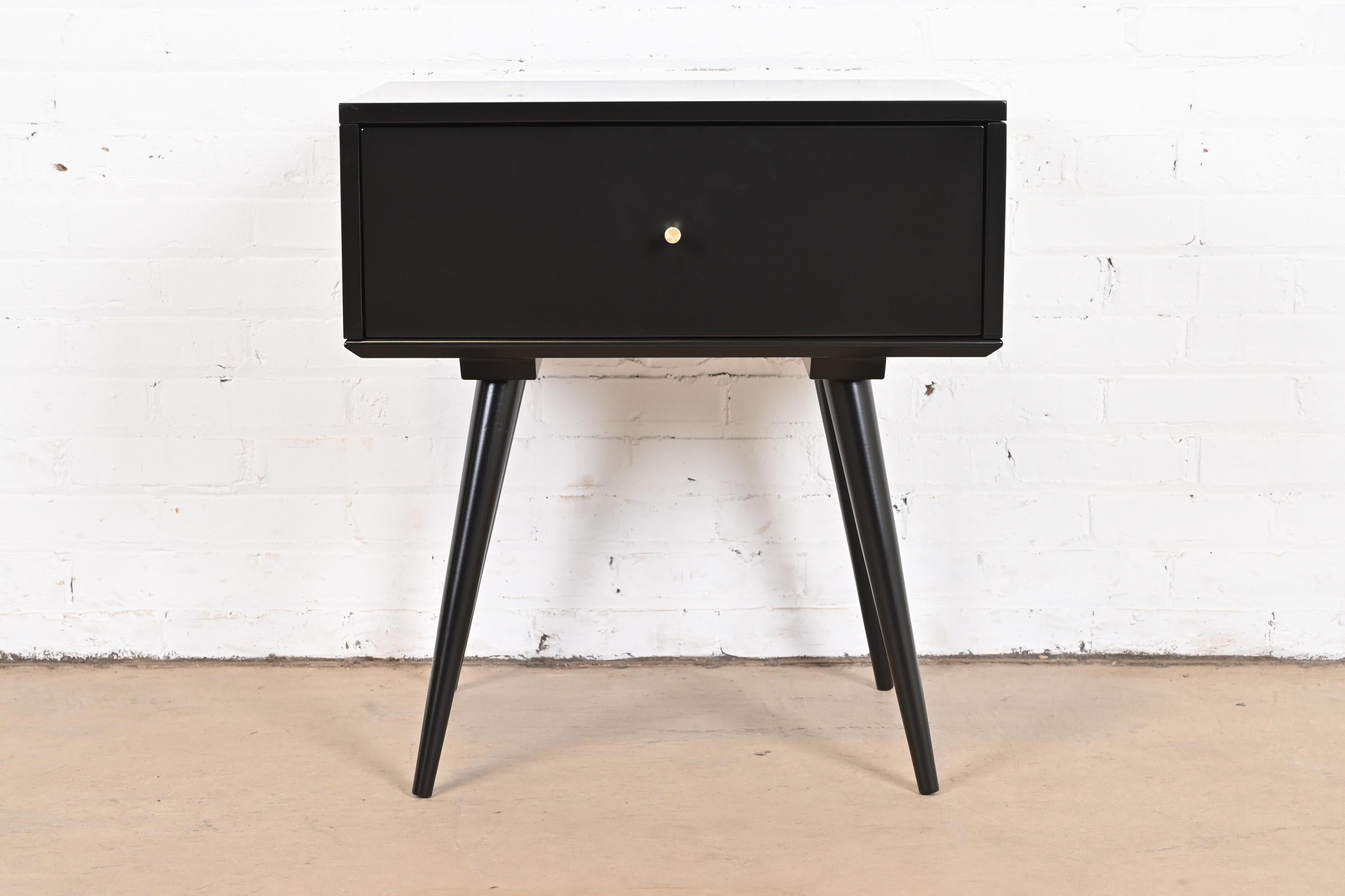 A sleek and stylish Mid-Century Modern single drawer nightstand or end table

By Paul McCobb for Winchendon Furniture, 