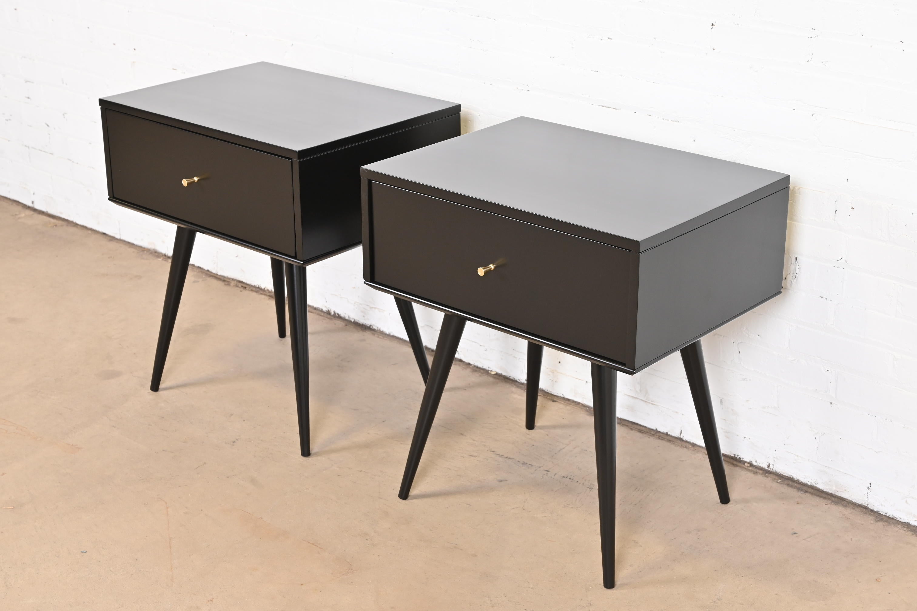 A sleek and stylish pair of Mid-Century Modern single drawer nightstands or end tables

By Paul McCobb for Winchendon Furniture, 