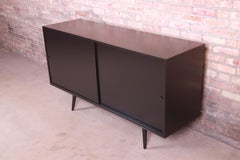 Credenza con credenza laccata nera di Paul McCobb Group, appena rifinita