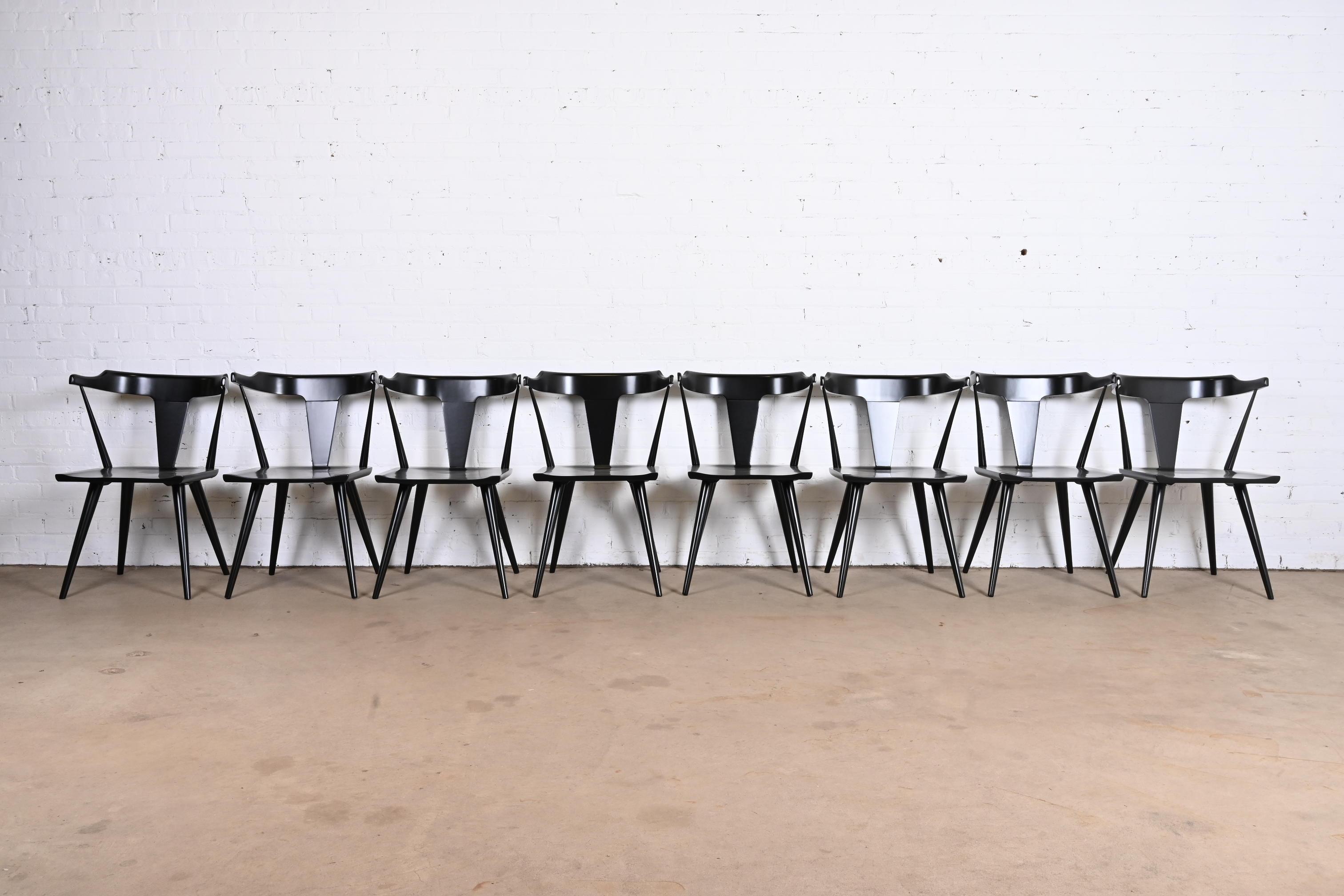 Esszimmerstühle der Paul McCobb Planner Group mit schwarz lackierter T-Rückenlehne, achtteilig (Moderne der Mitte des Jahrhunderts) im Angebot