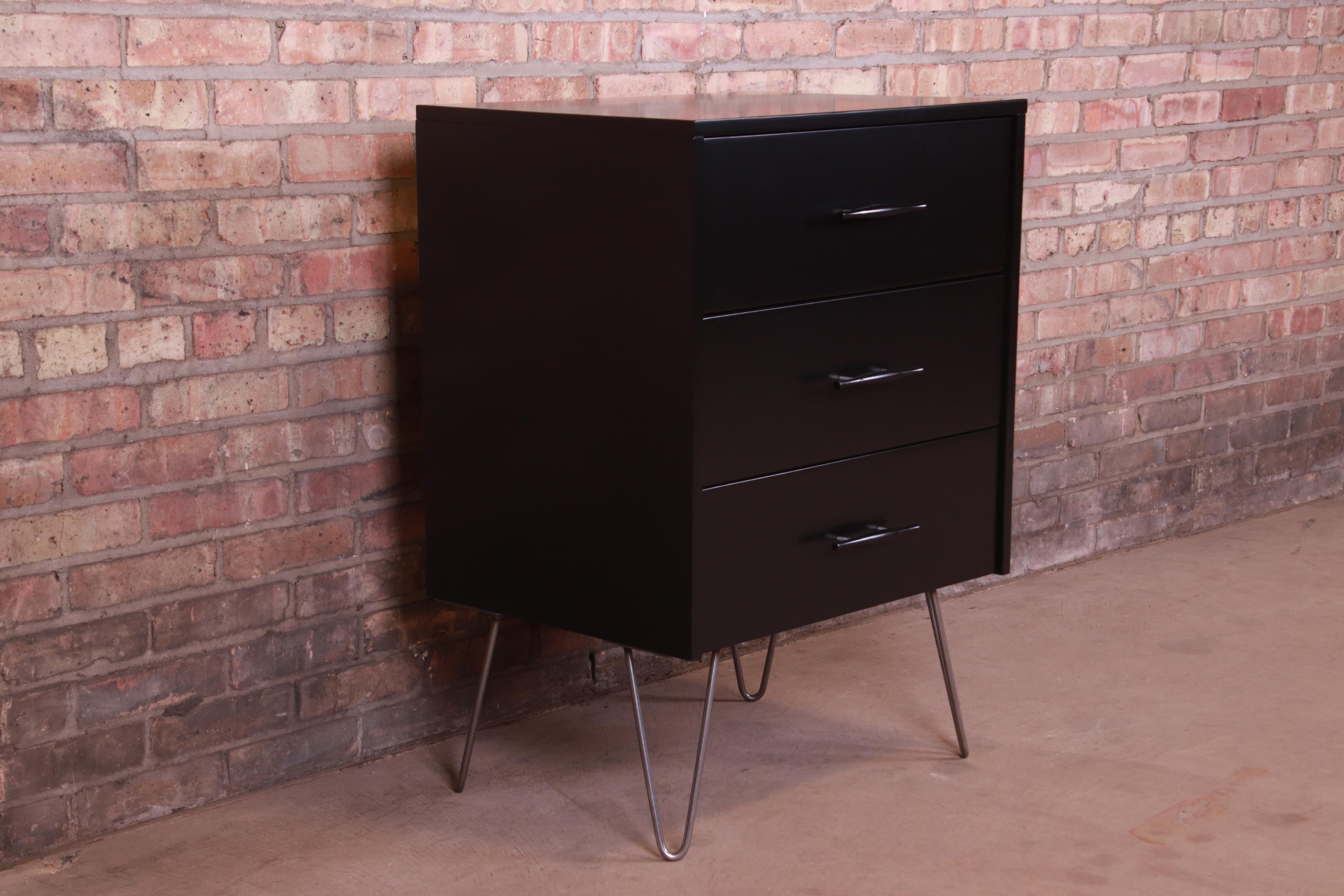 Paul McCobb Planner Group Black Lacquered Three-Drawer Chest on Hairpin Legs In Good Condition In South Bend, IN