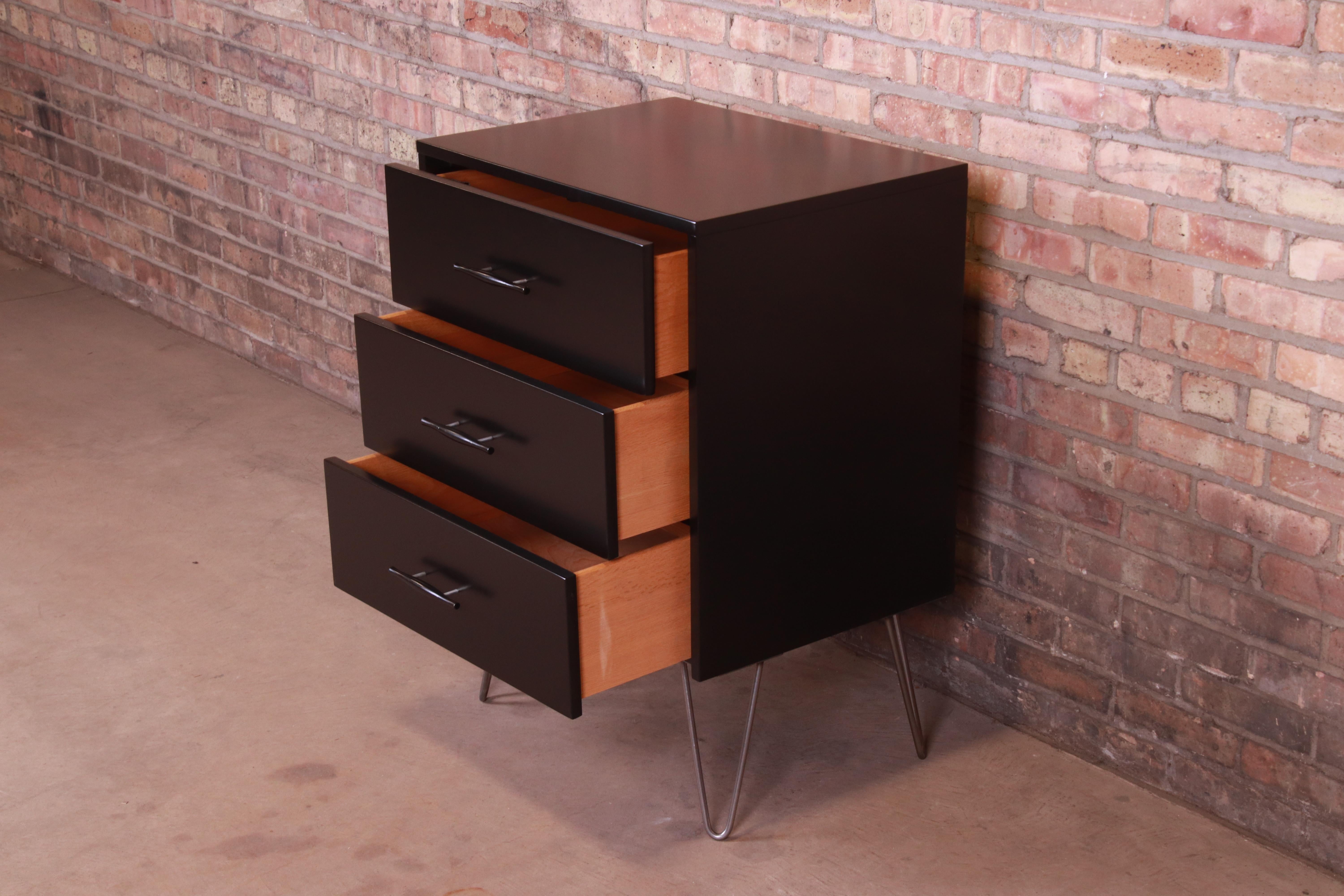 Mid-20th Century Paul McCobb Planner Group Black Lacquered Three-Drawer Chest on Hairpin Legs