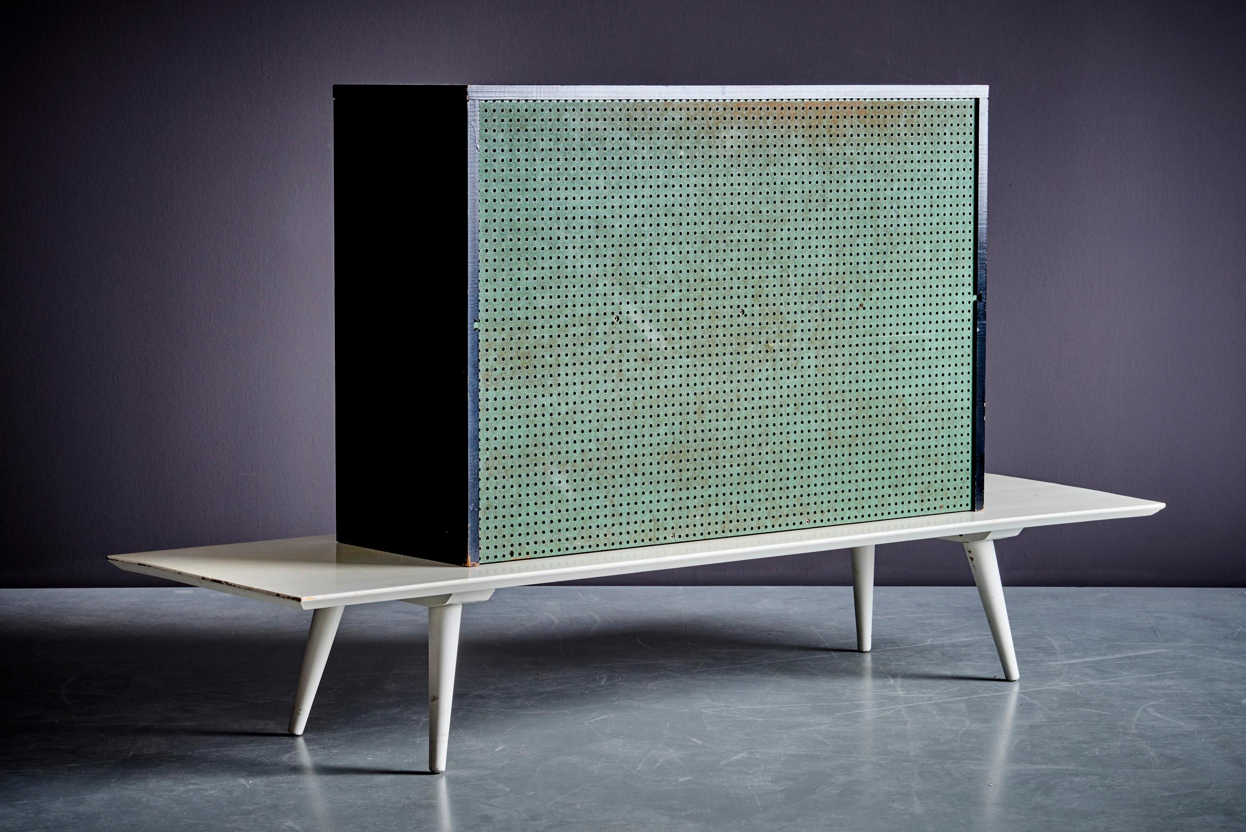 Mid-Century moderno Paul McCobb Planner Group Cabinet on Bench per Winchendon in vendita