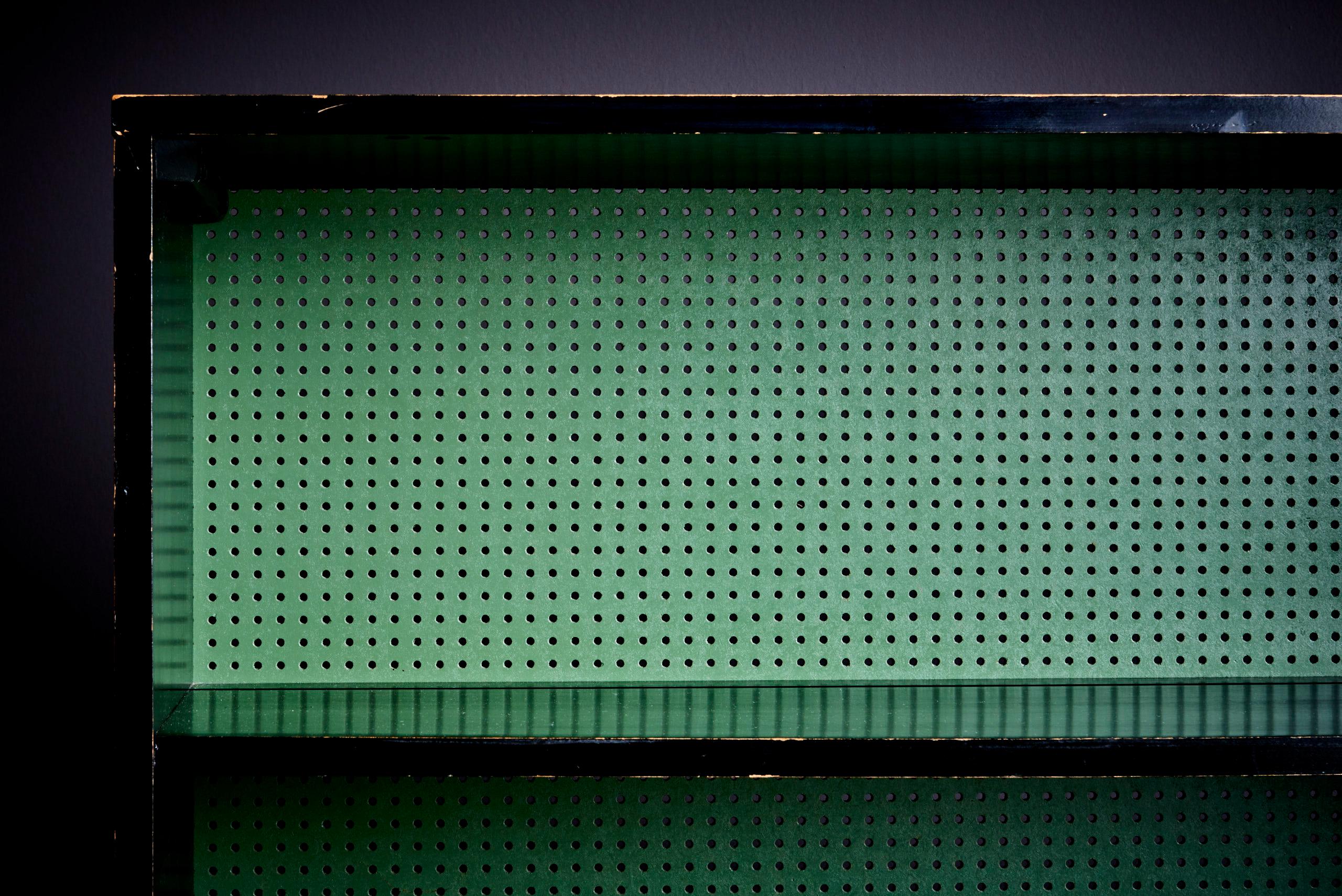 Metà XX secolo Paul McCobb Planner Group Cabinet on Bench per Winchendon in vendita